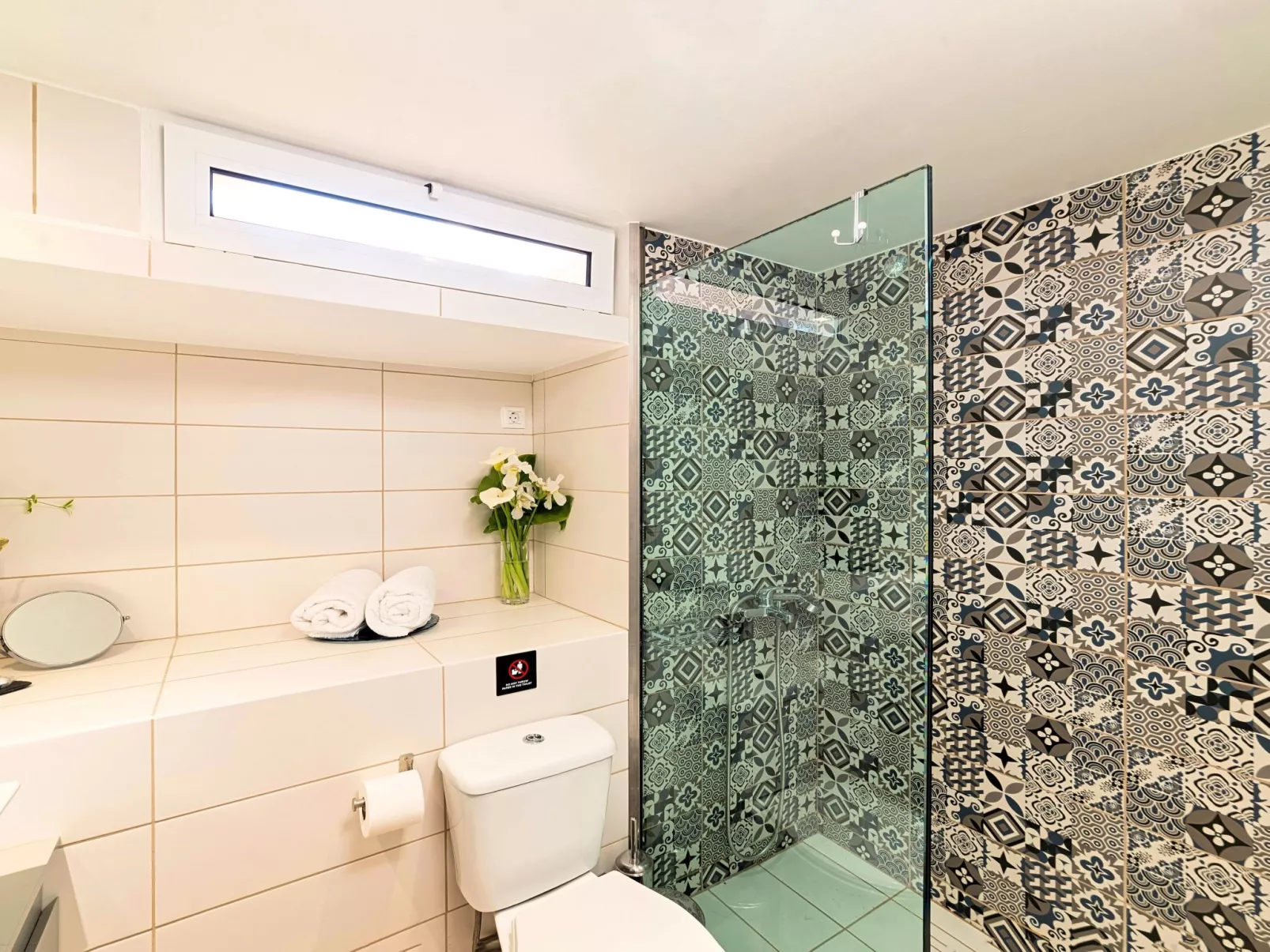 "Olive Green" mit Blick auf das Wasser - Inside