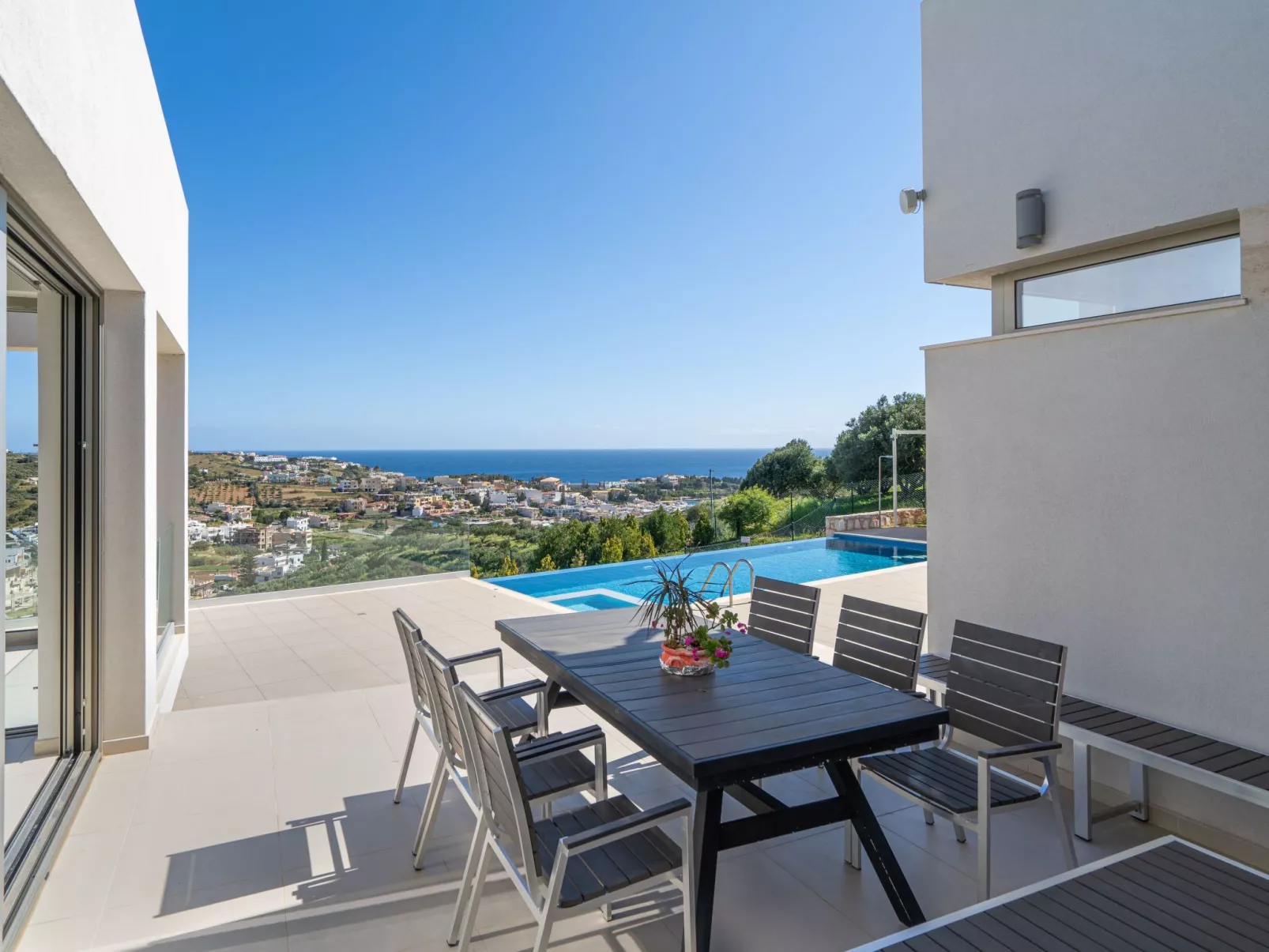 "Villa Kallia" mit Infinity-Pool - Outside