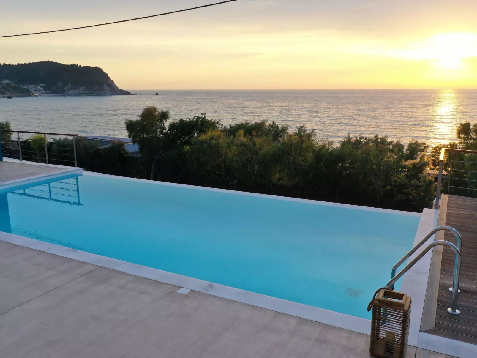 "Capro" mit Infinity-Pool - Outside