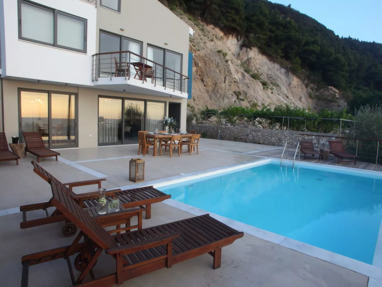 "Capro" mit Infinity-Pool - Outside