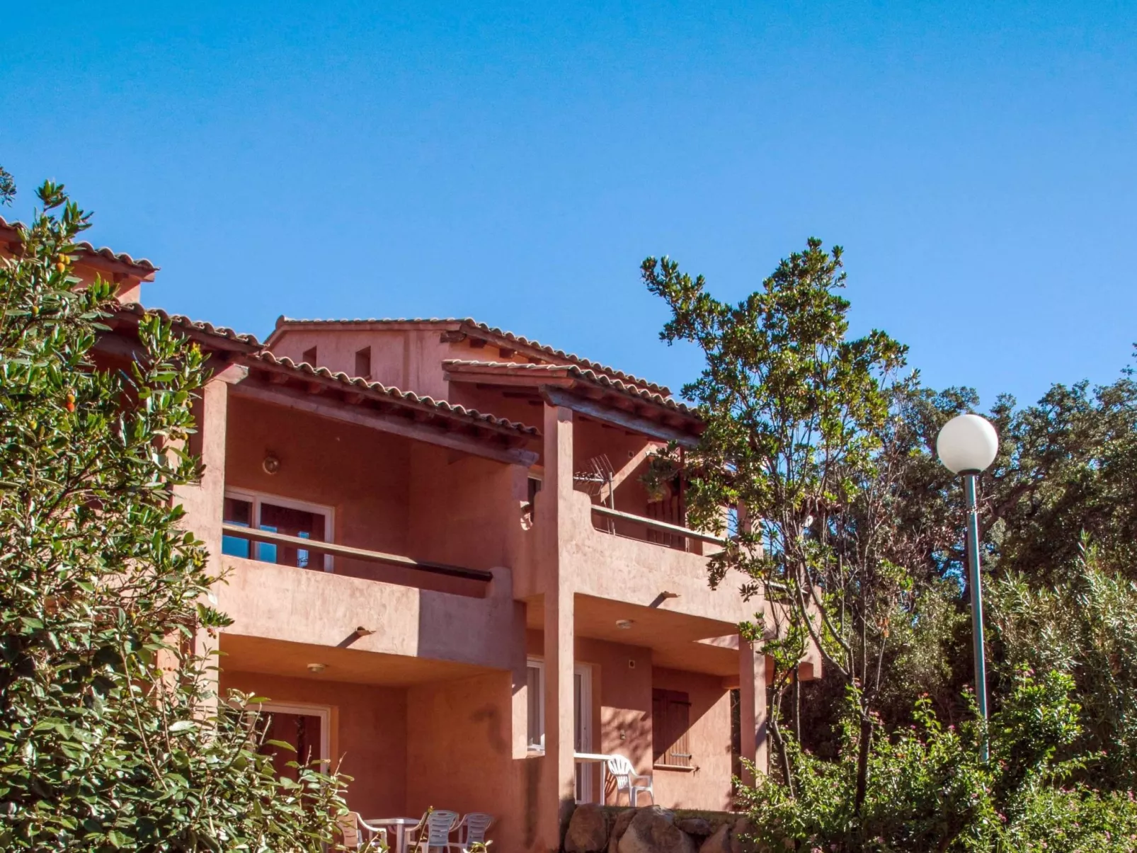 Unterkunft mit Terrasse, AC, Gemeinschaftspool - Outside