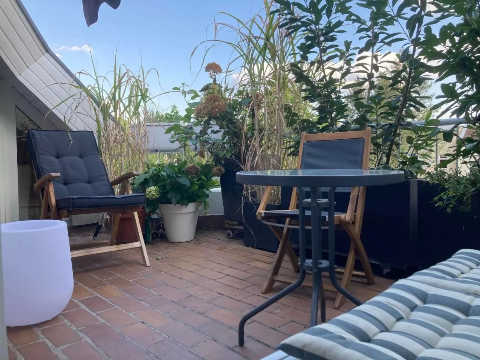 Modernes helles Zimmer im Loft am See - Outside