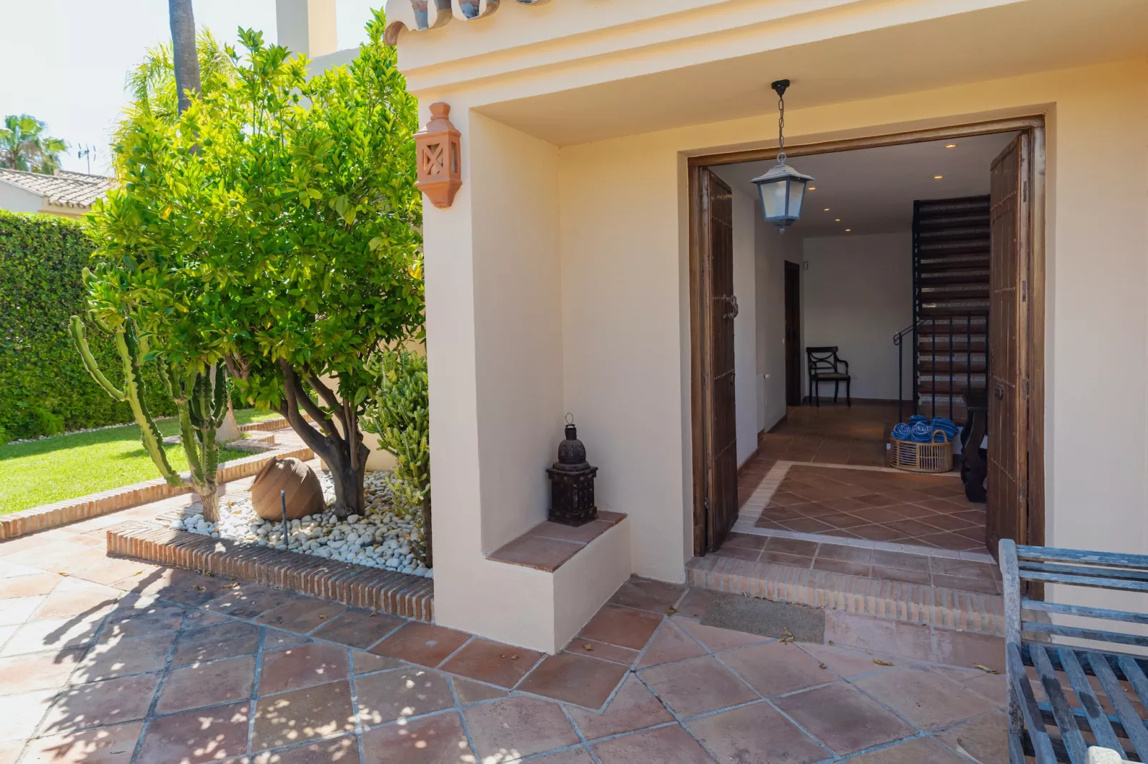 Charming Andalusian-Style Beach Villa - Empfangshalle