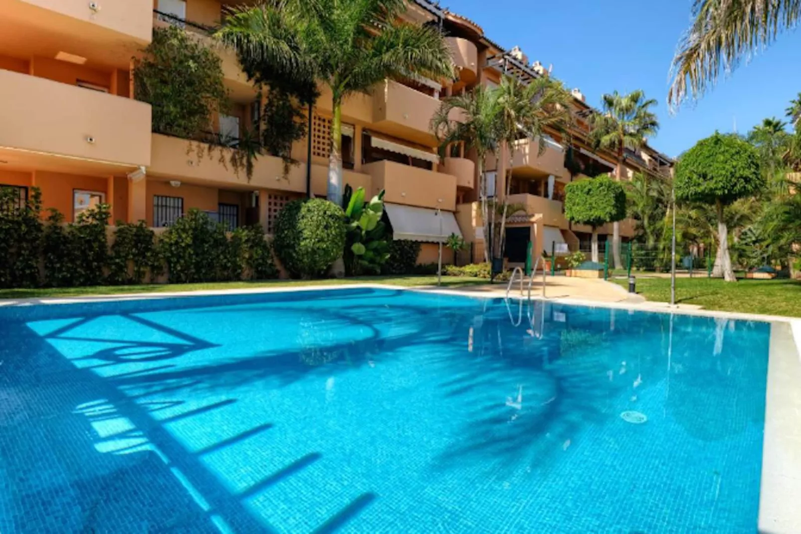 Apartment only 80 Meters from the Beach - Piscine