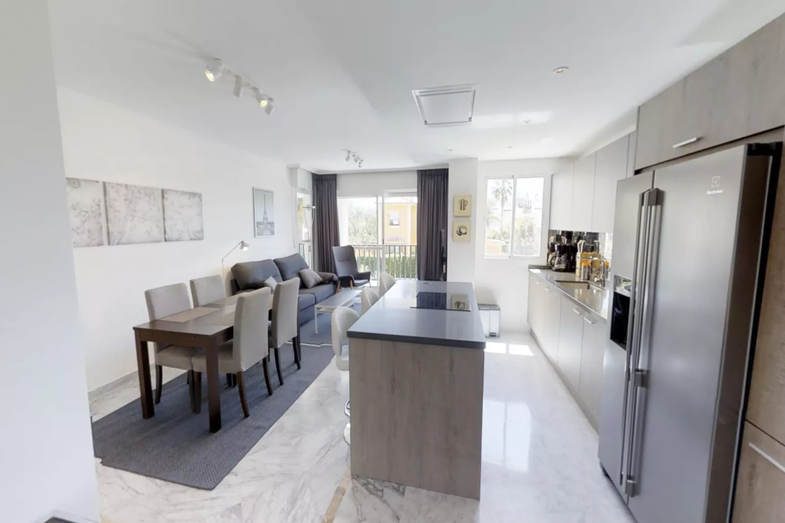 Modern Gated Apartment near Beach & Puerto Banus - Wohnzimmer