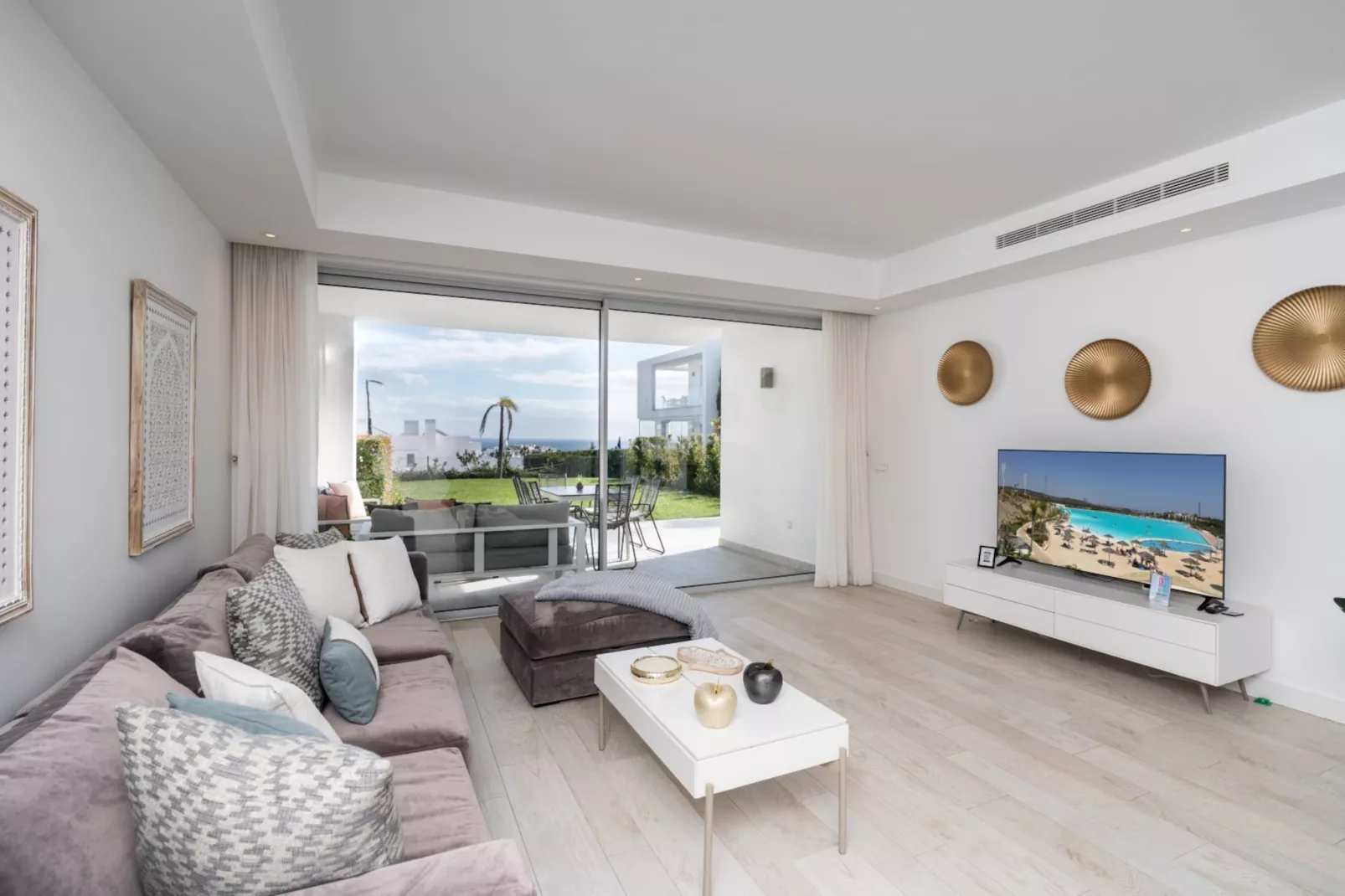 Elegant 2-Bed Apartment | Alcazaba Lagoon (1604) - Salon
