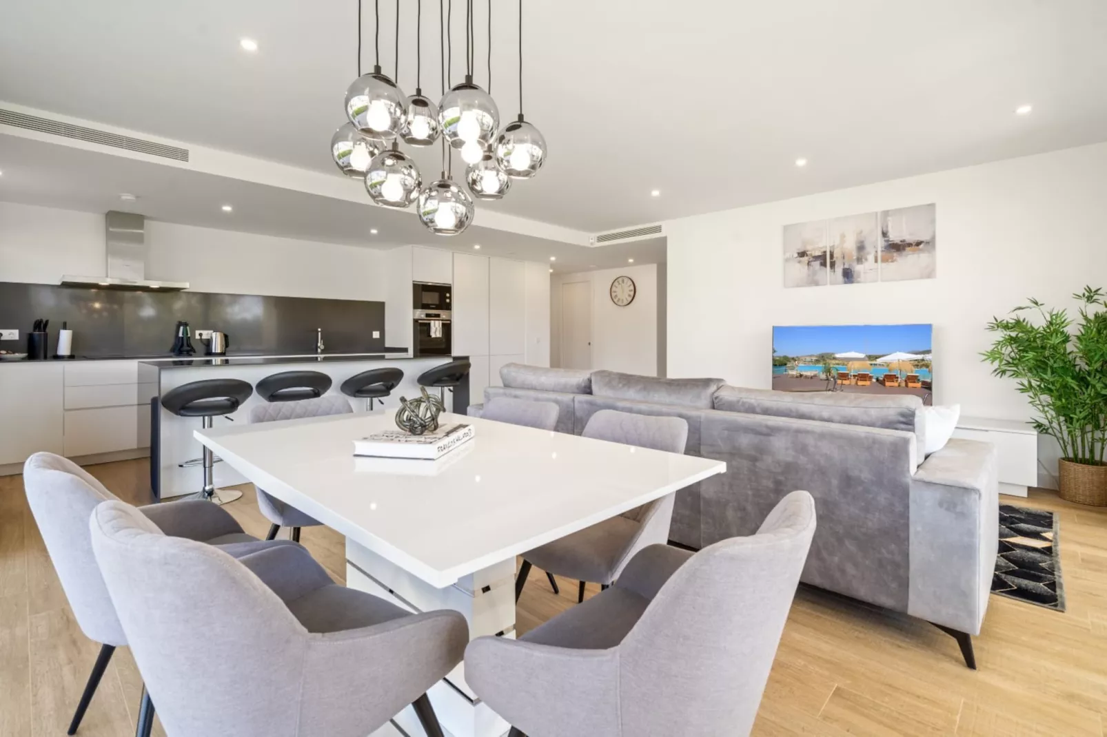Chic 3-Bed Apartment ALCAZABA LAGOON (2107) - Salle à manger