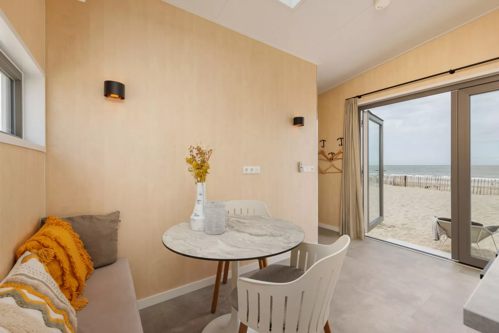 Beach Houses Zandvoort 2-Living room