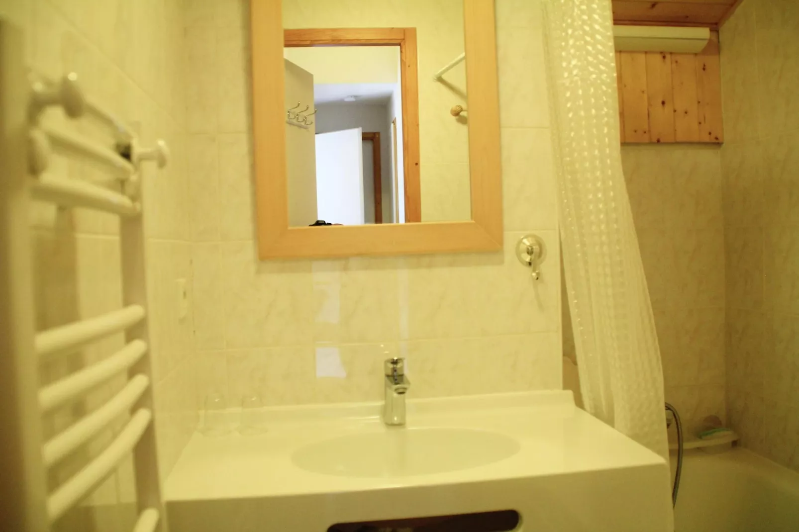 Amarillys AM20 MOUNTAIN & TELECABINE 6 Pers. - Bathroom