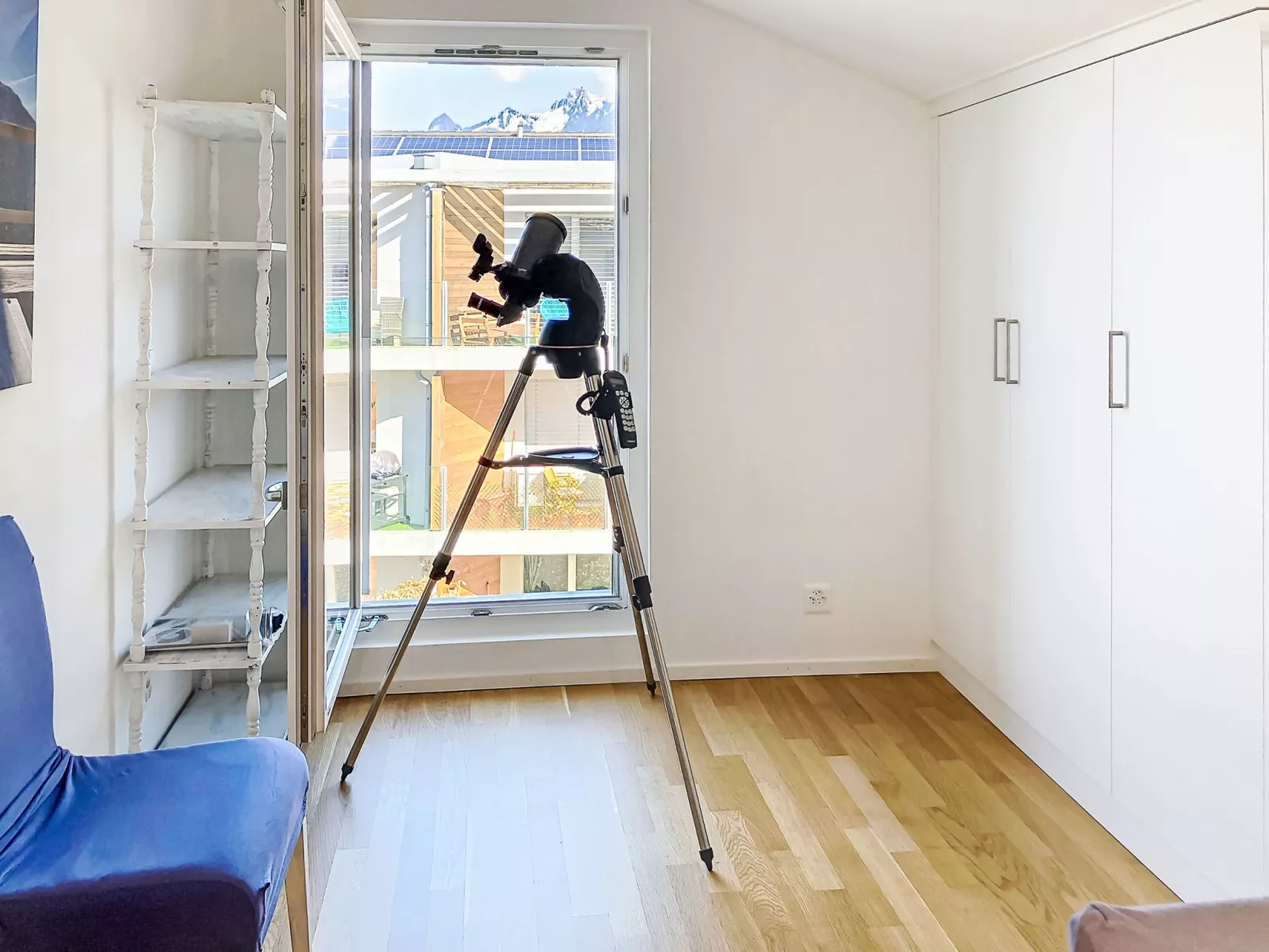 Les Perles du Lac - Inside