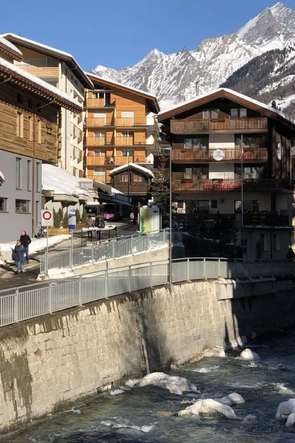 Helle Studiowohnung, ruhig und nahe bei den Bahn - Dehors