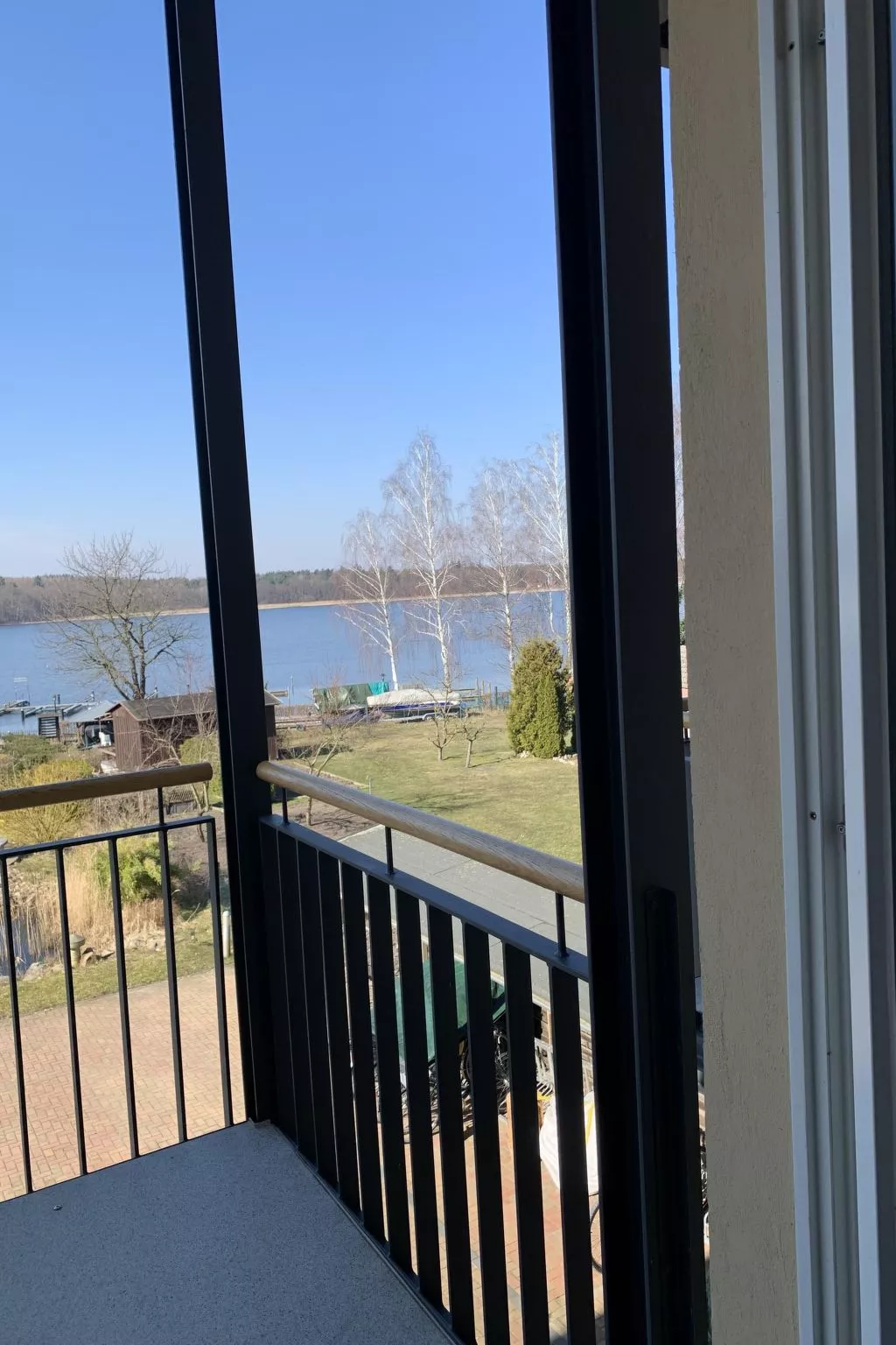 Apartmenthaus am See - Draußen