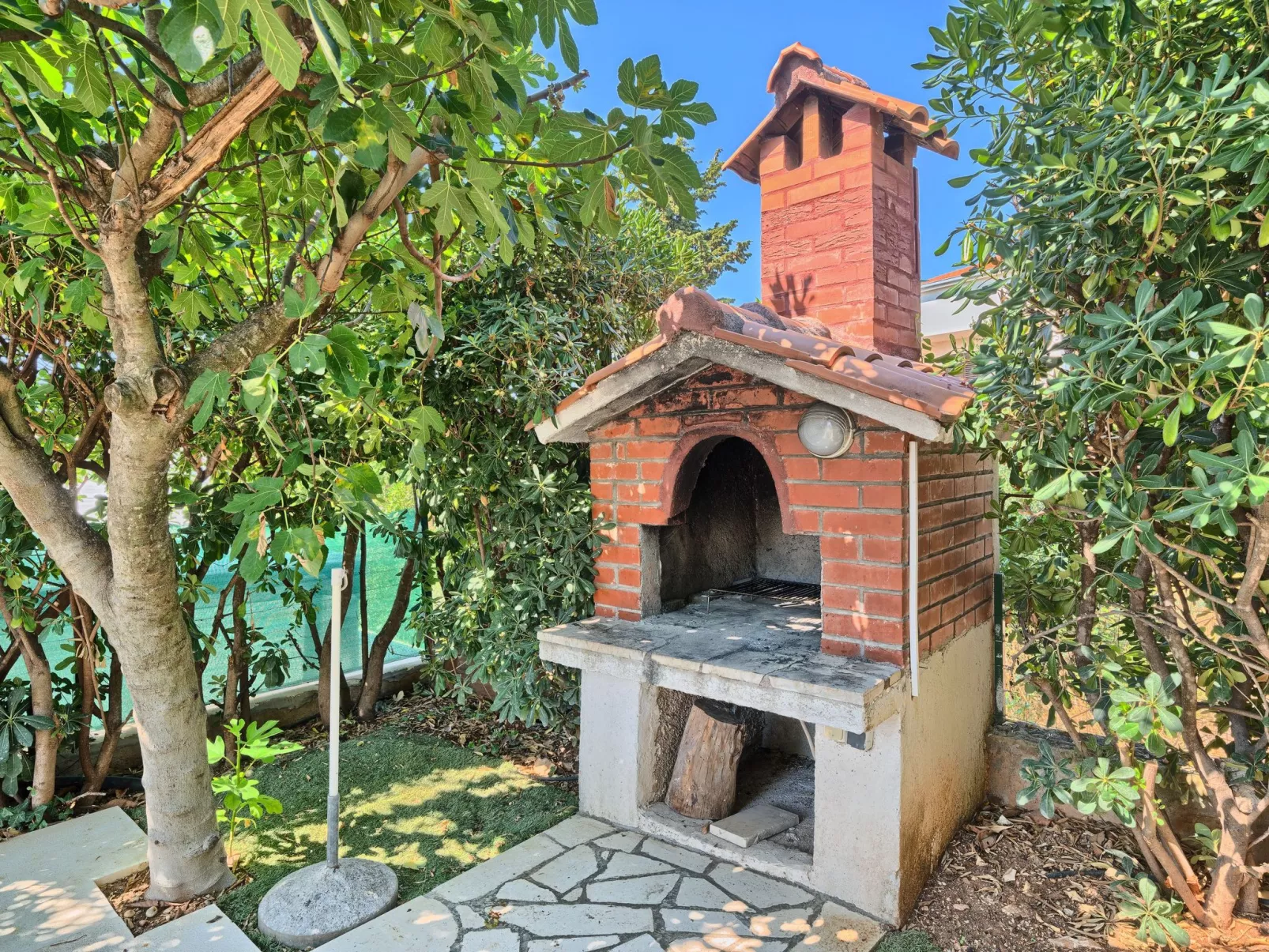 Wohnung in Okrug Gornji mit Terrasse, gemeinsamem Pool und Grill - Dehors