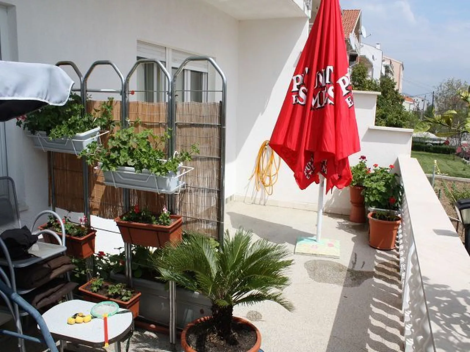 Erdgeschoss Doppelbettzimmer 25m² mit geräumiger Terrasse und Meerblick Villa M - Image-tags.info