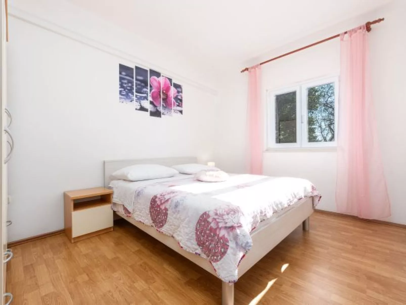 Holiday House Laetitia with pool - Image-tags.info