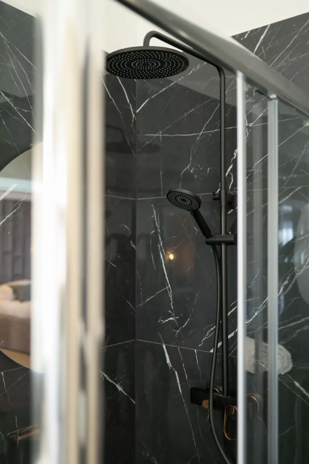 Zimmer "Graues Zimmer" mit privatem Balkon - Inside