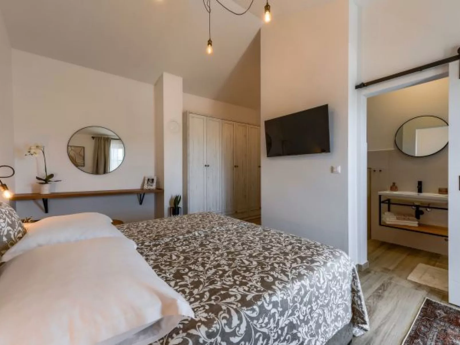 Villa Andamalu with heated pool - Image-tags.info