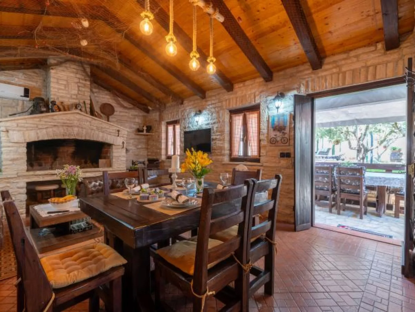 Stone villa Tea with pool - Image-tags.info