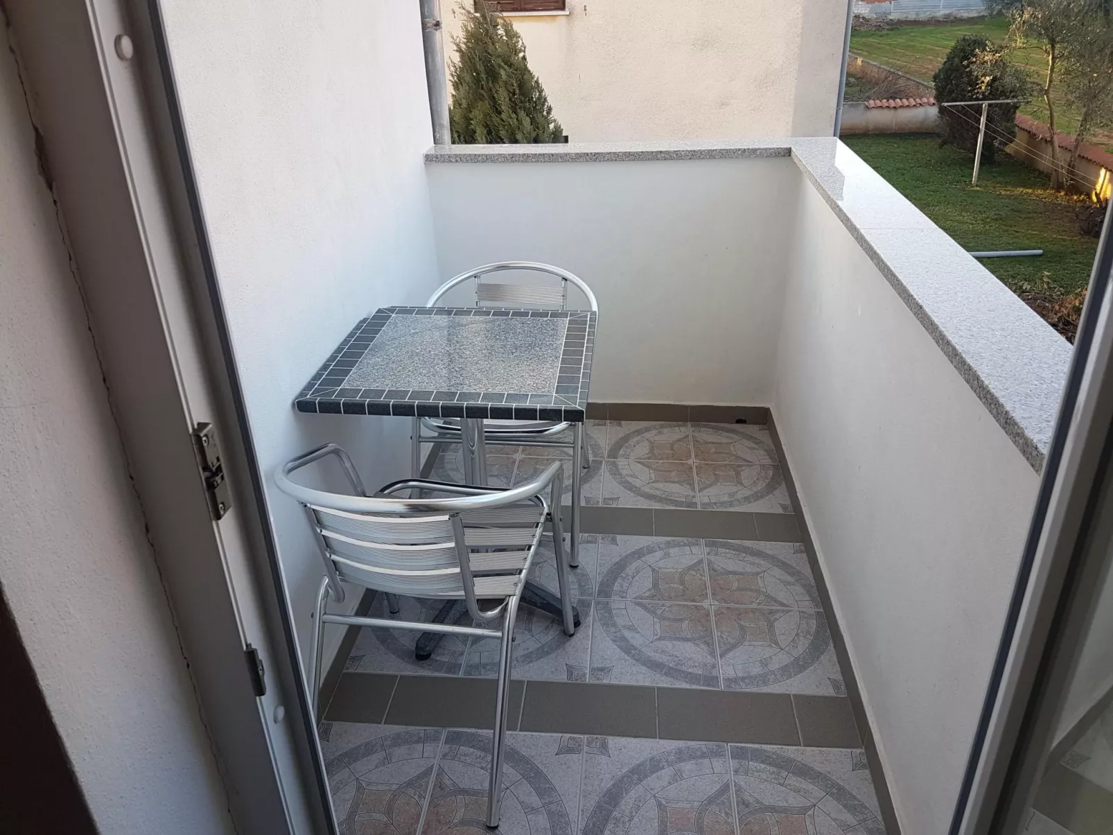 Attraktiver Standort - Dedans