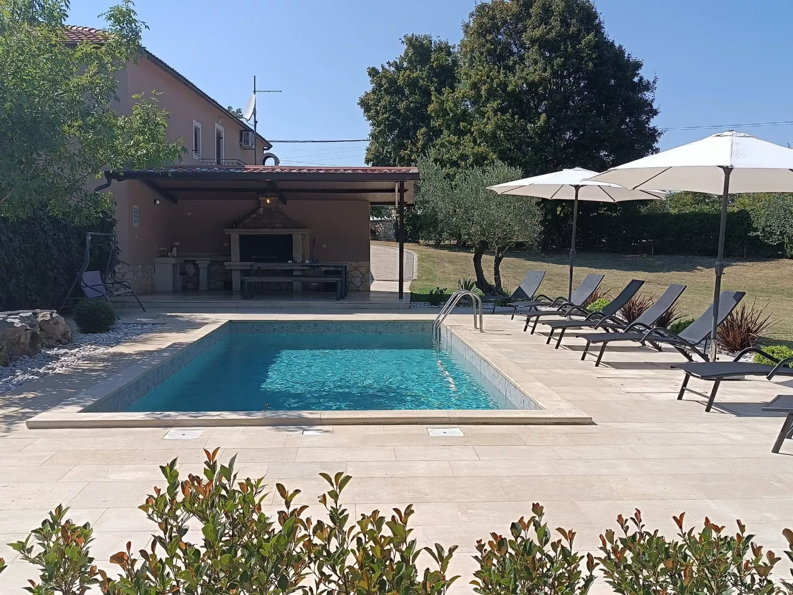 Villa Križanci - Draußen