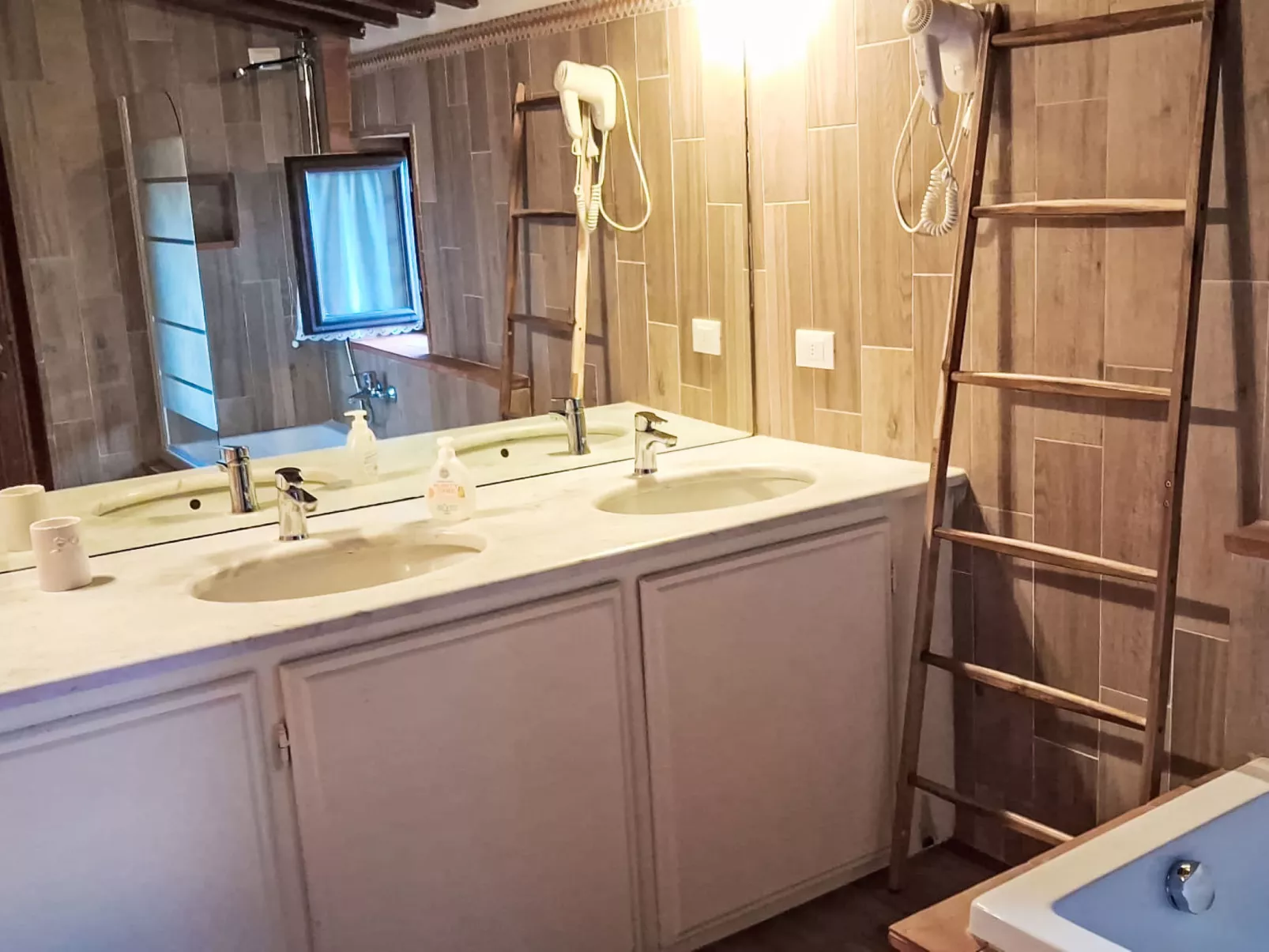 Il canto dei merli - Inside