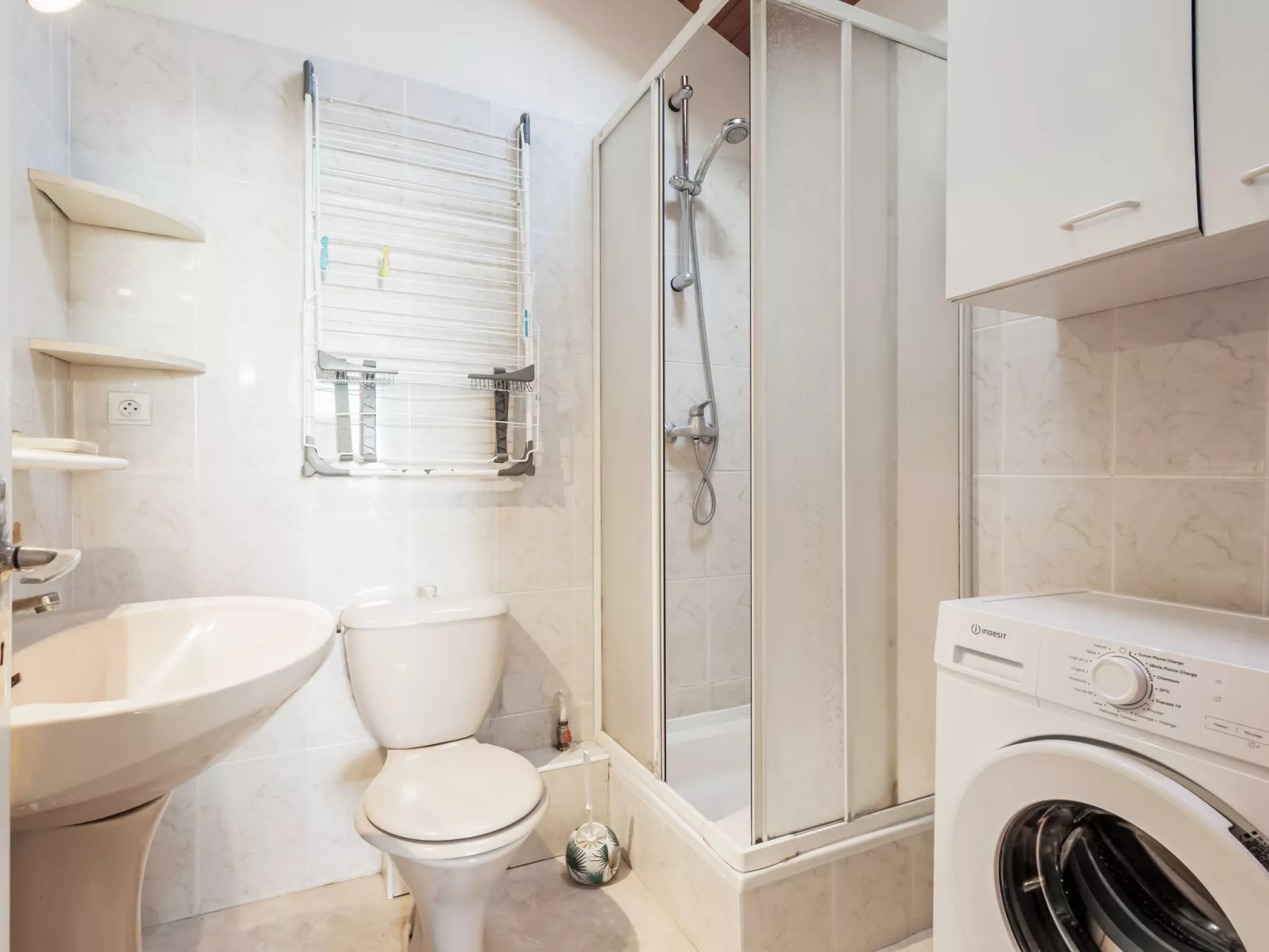 Barasteguia - Inside