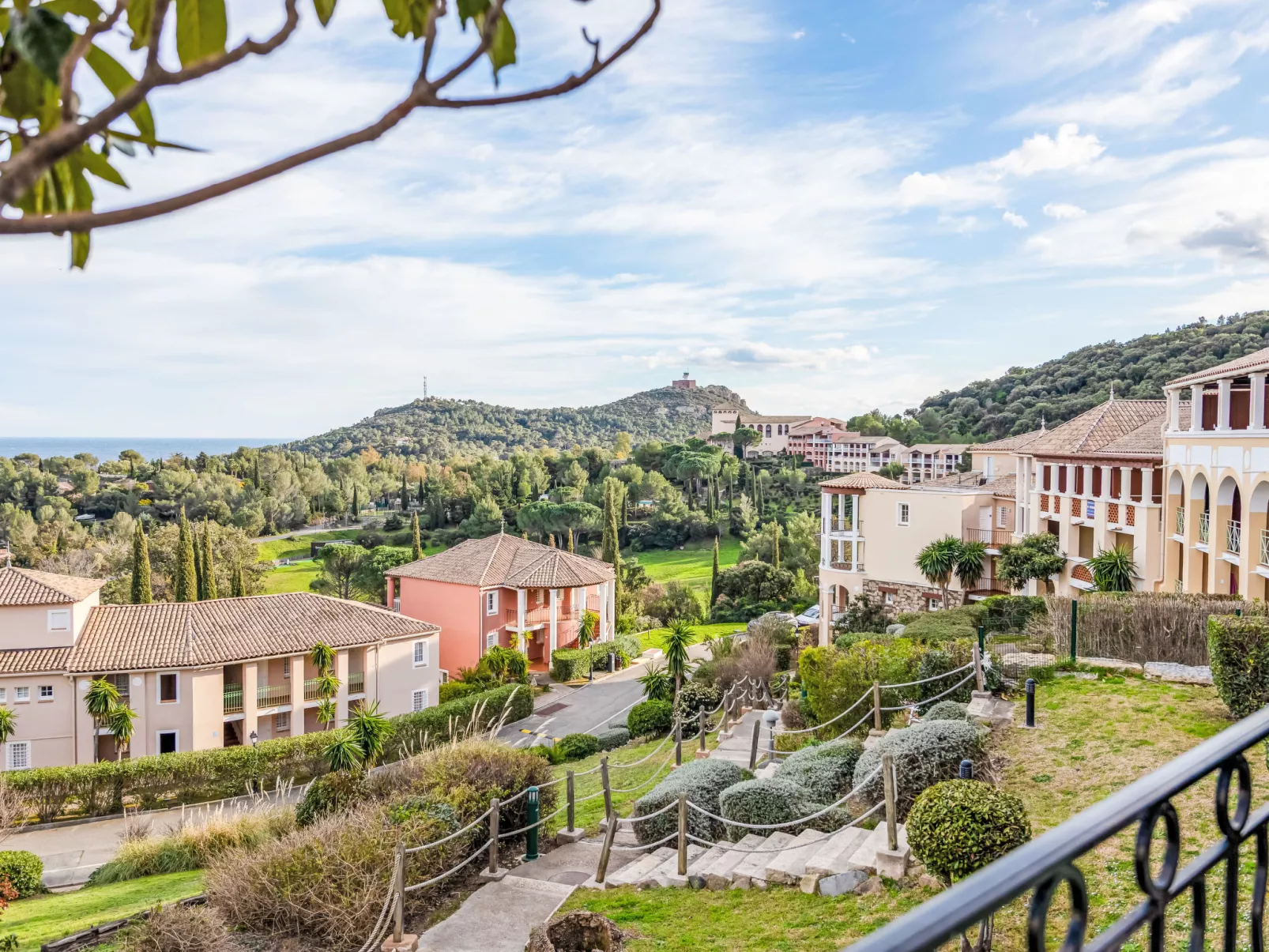 J6 174 L'Esquinade - Outside