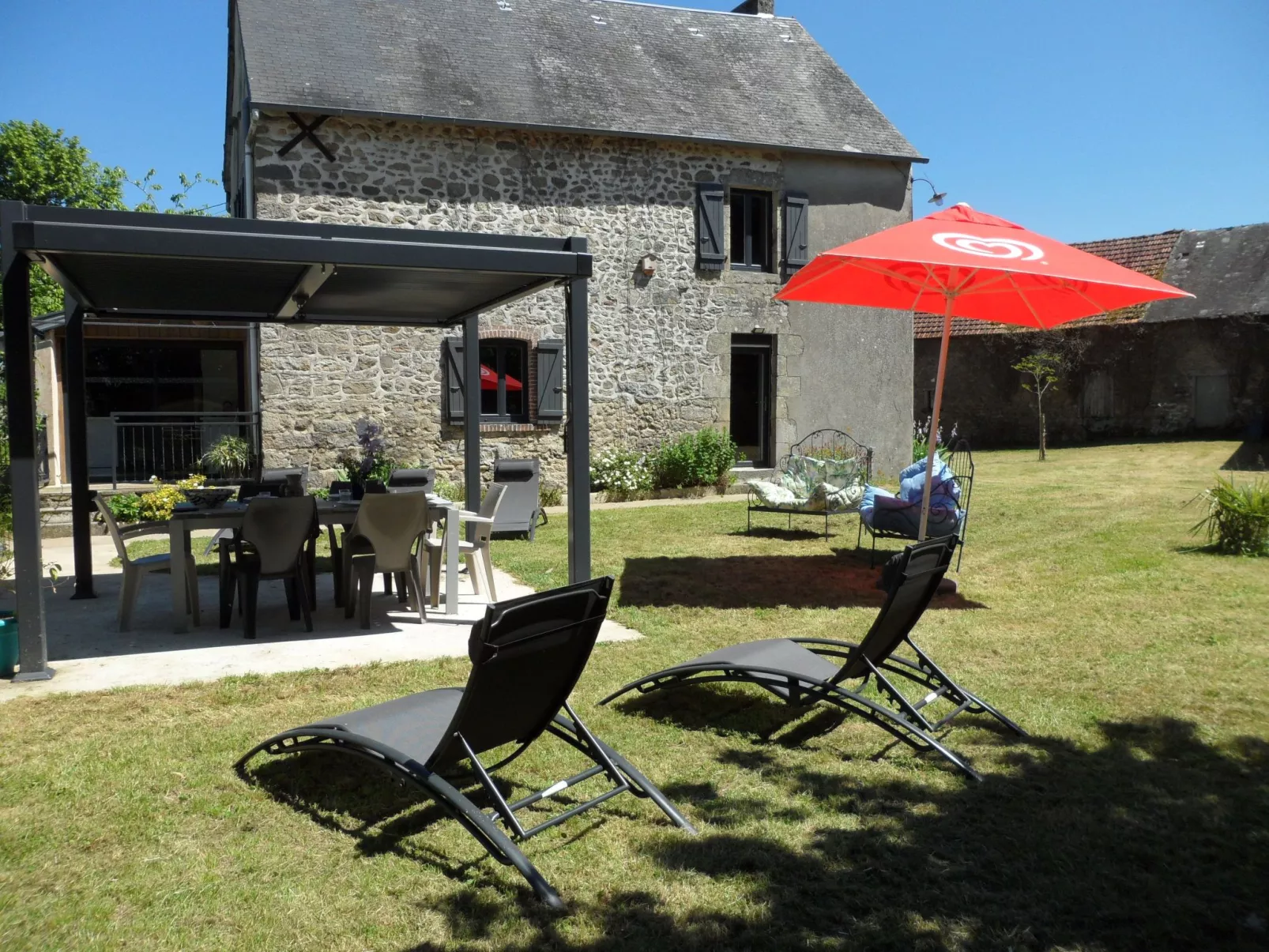 "Aelise" mit eigenem Pool - Draußen