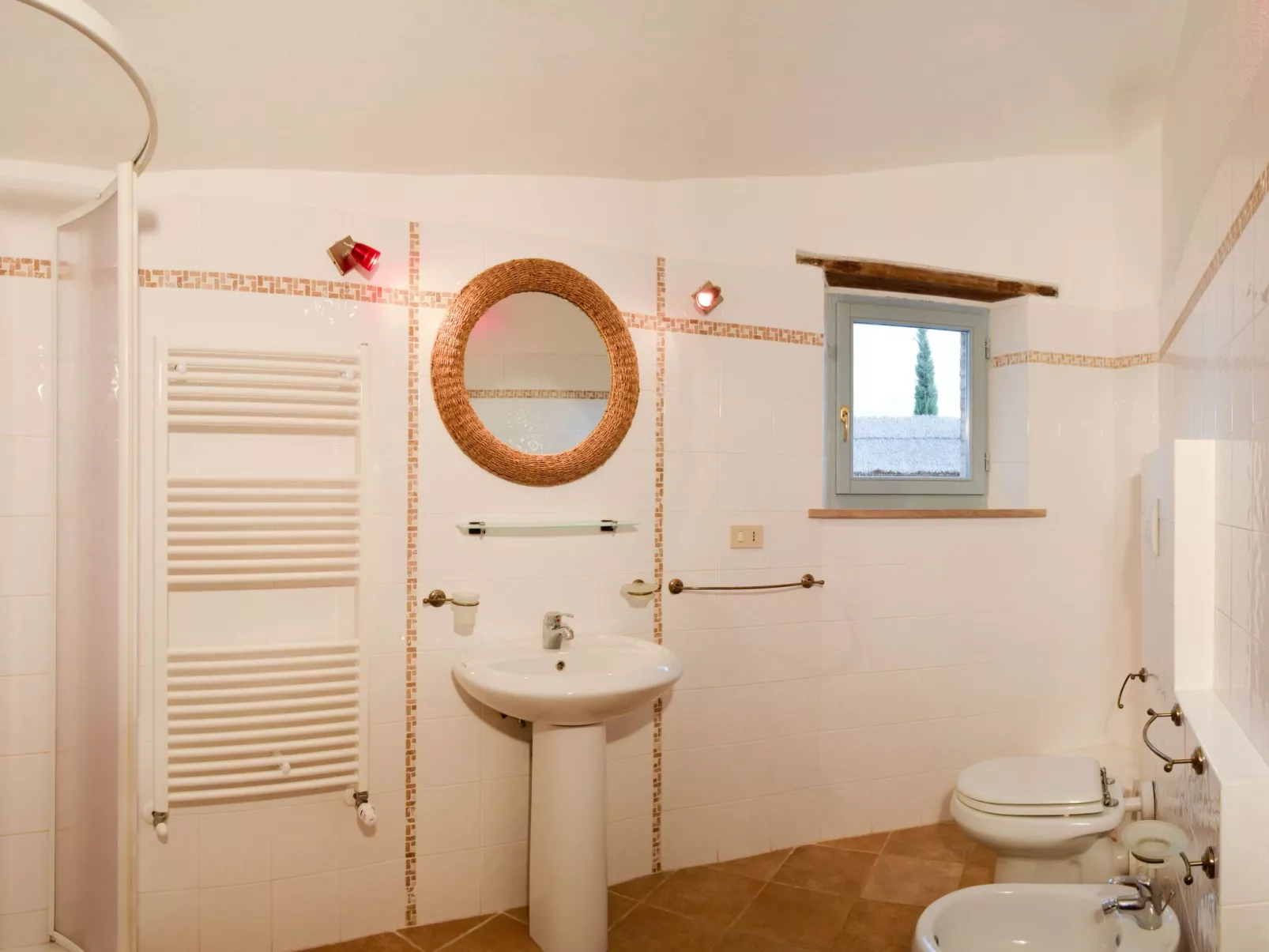 In Montecastelli Pisano mit beheiztem Whirlpool - Dedans