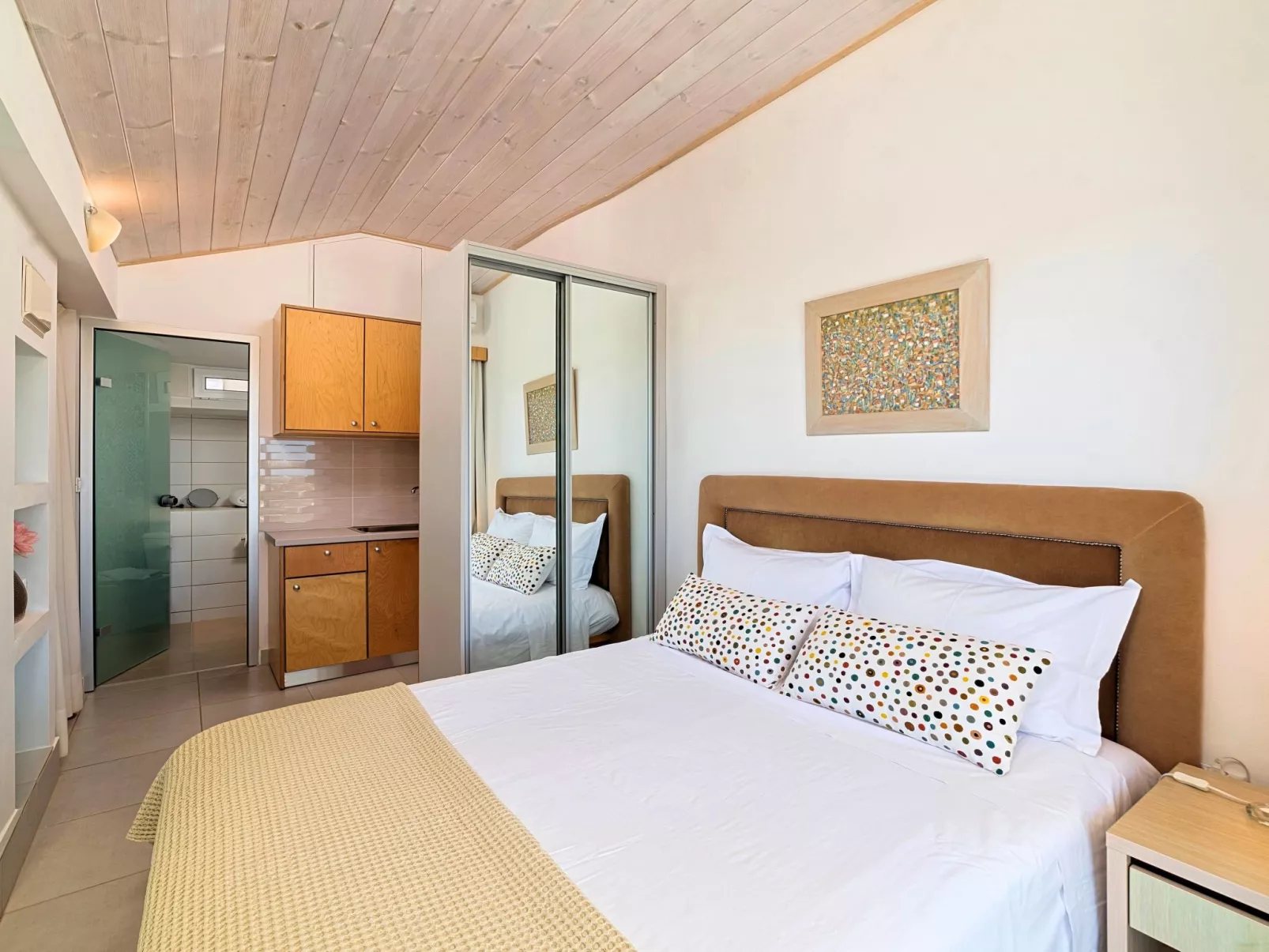 "Olive Green" mit Blick auf das Wasser - Inside