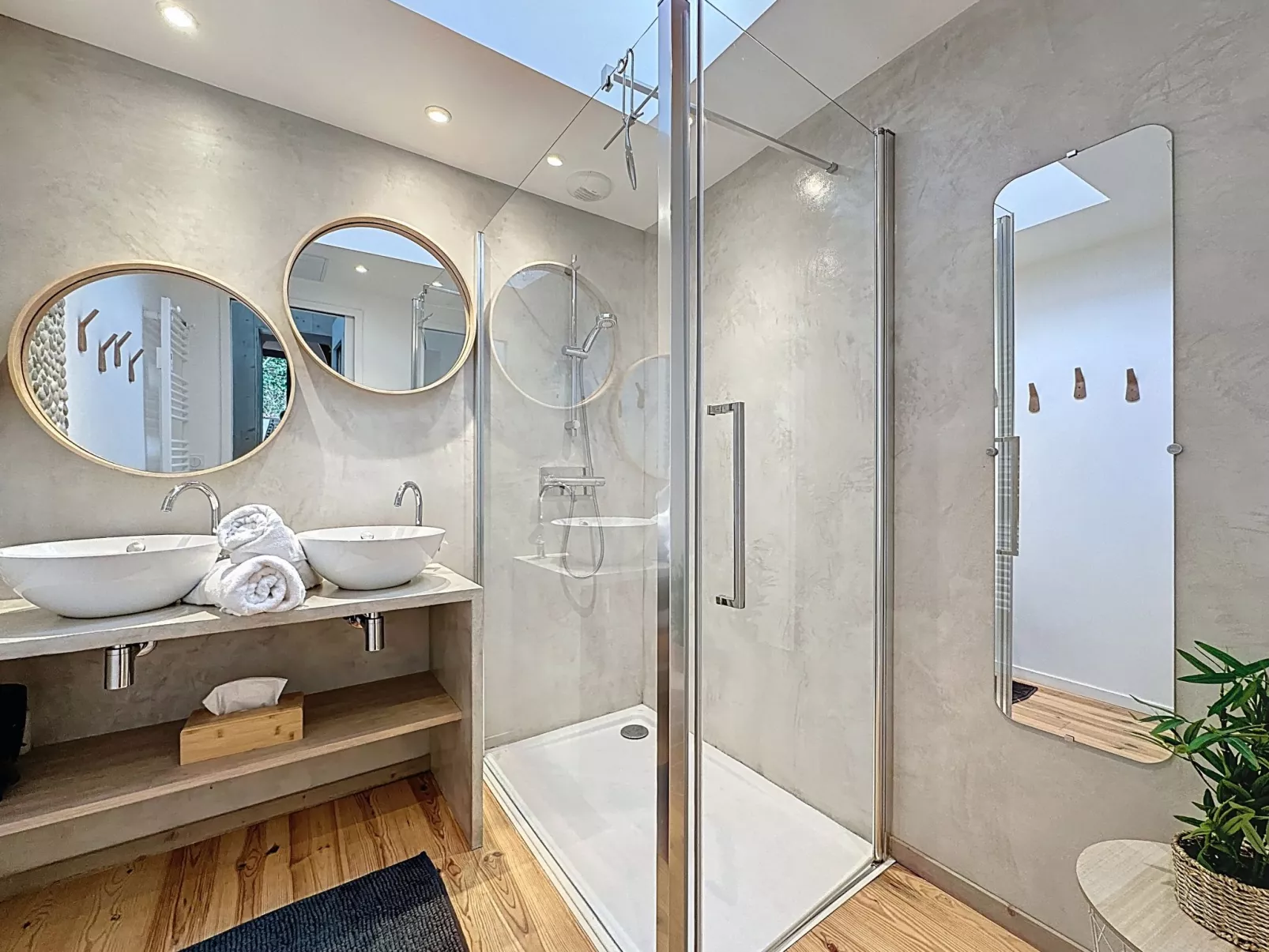 Le Saint Gilles - Drinnen