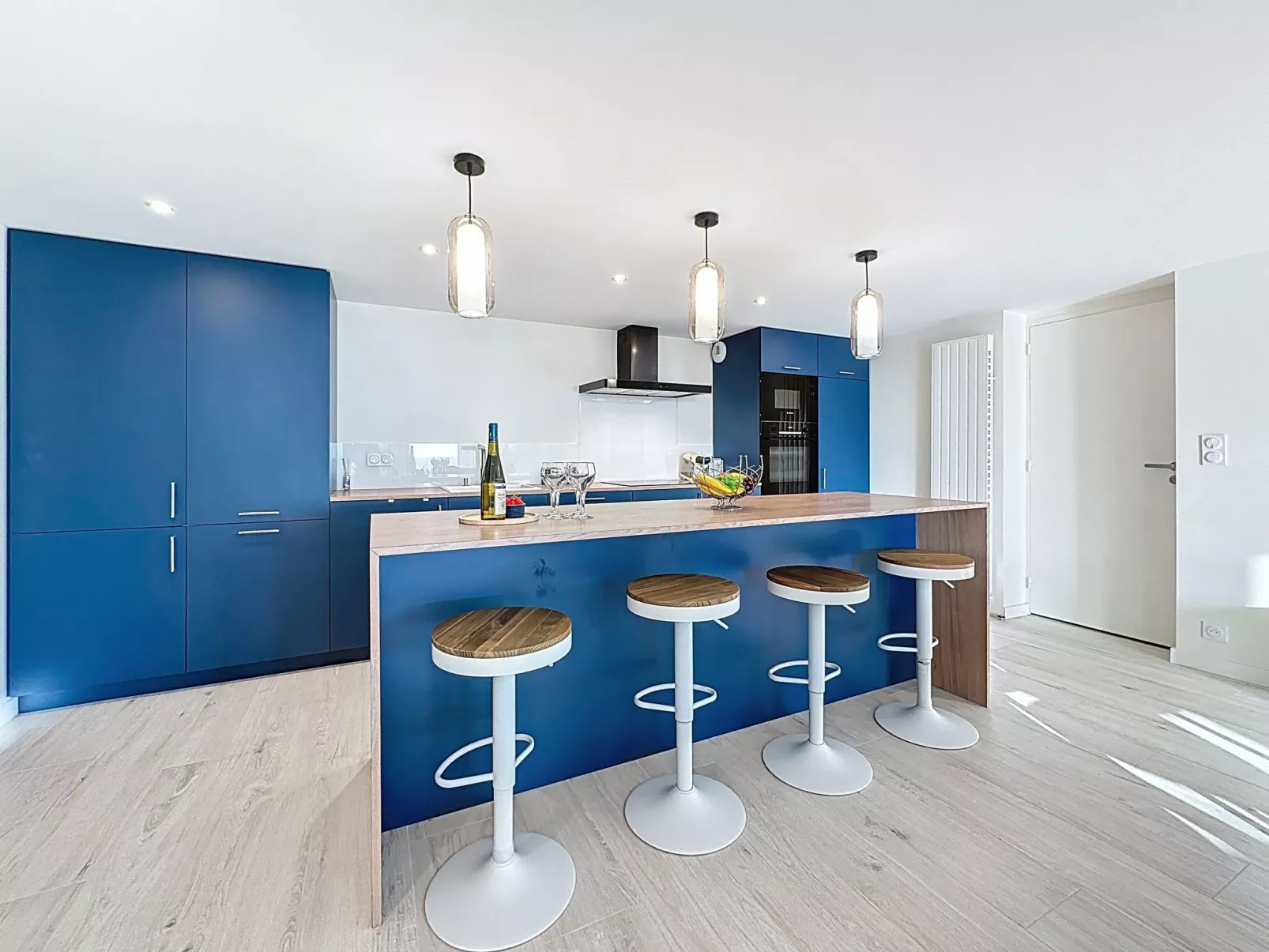 Le Vent d'Avril - Drinnen