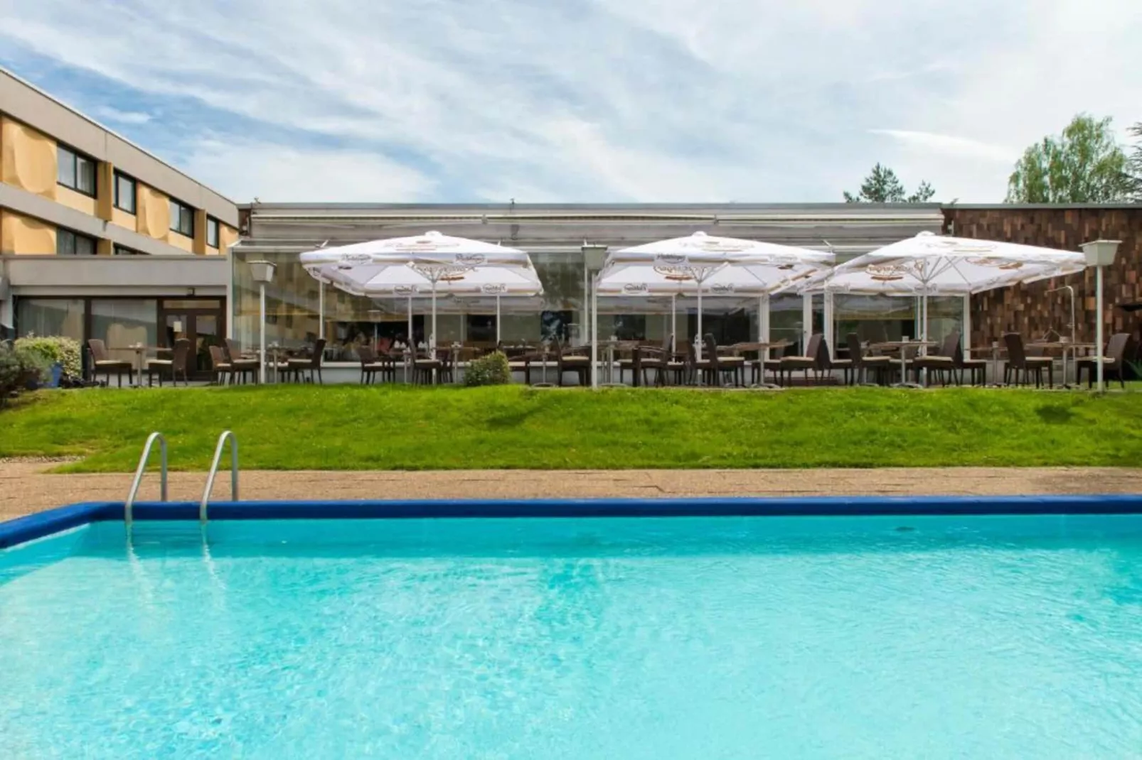 SUPERIOR DOUBLE ROOM - Swimming pool