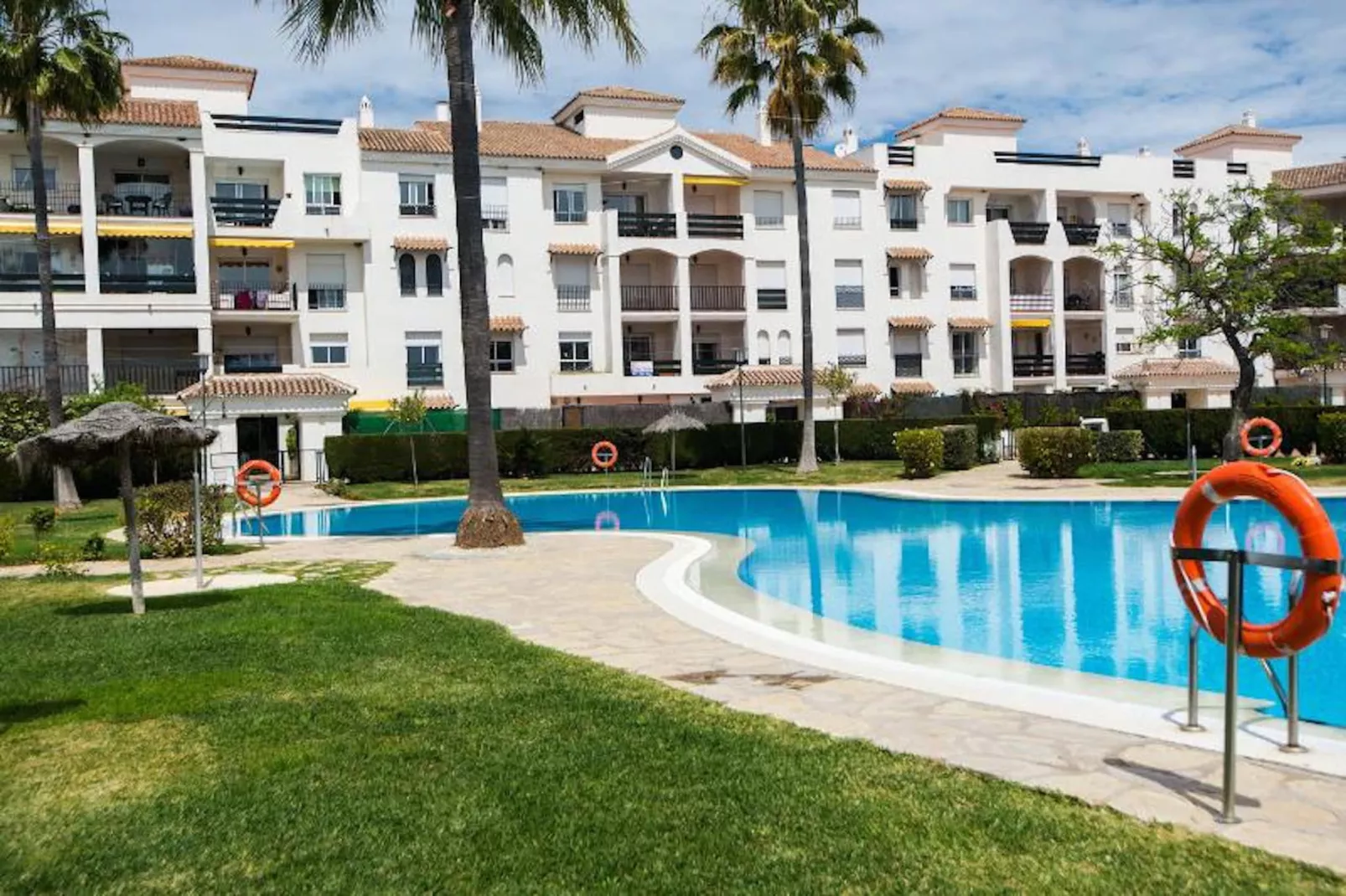 Modern Gated Apartment near Beach & Puerto Banus - Schwimmbad