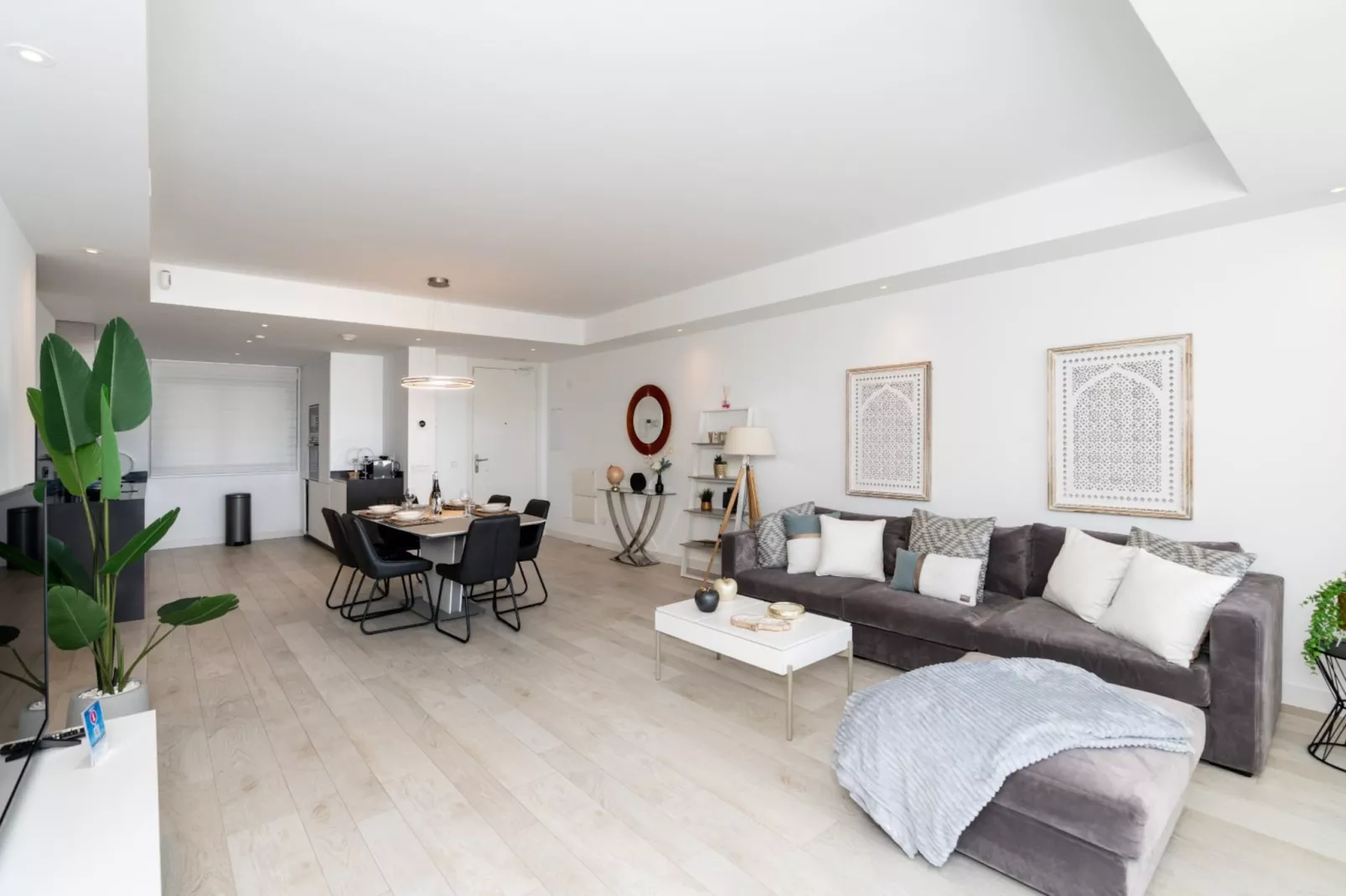 Elegant 2-Bed Apartment | Alcazaba Lagoon (1604) - Salle à manger
