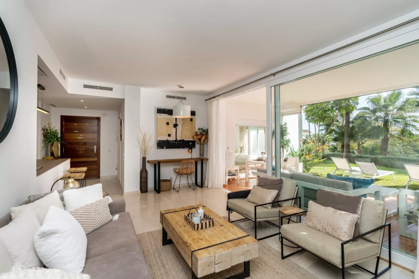 Charming 2-Bed Retreat Alcazaba Lagoon (304) - Salon