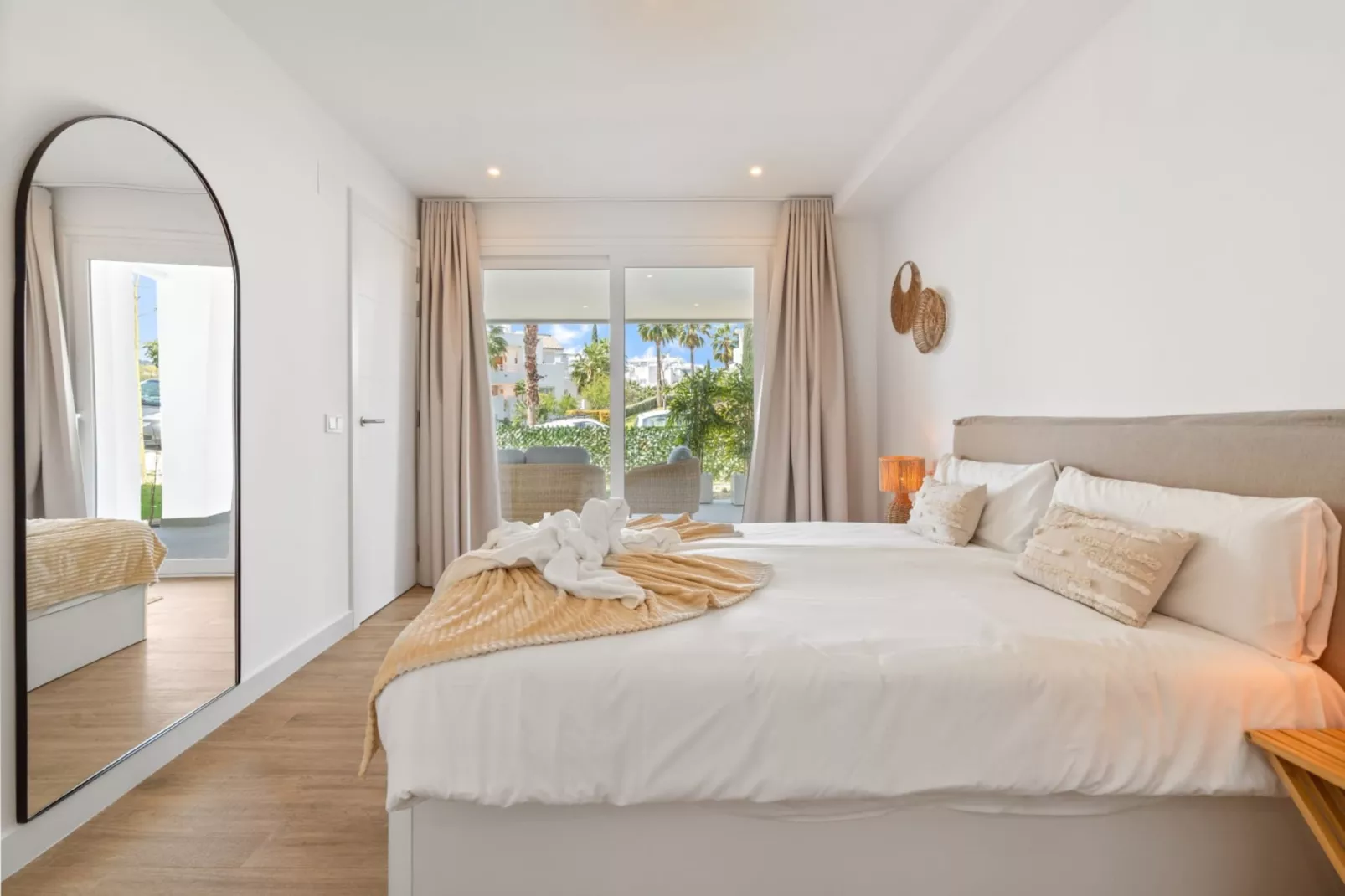 Stylish 1 bed Apartment ALZACABA LAGOON (2006) - Chambre