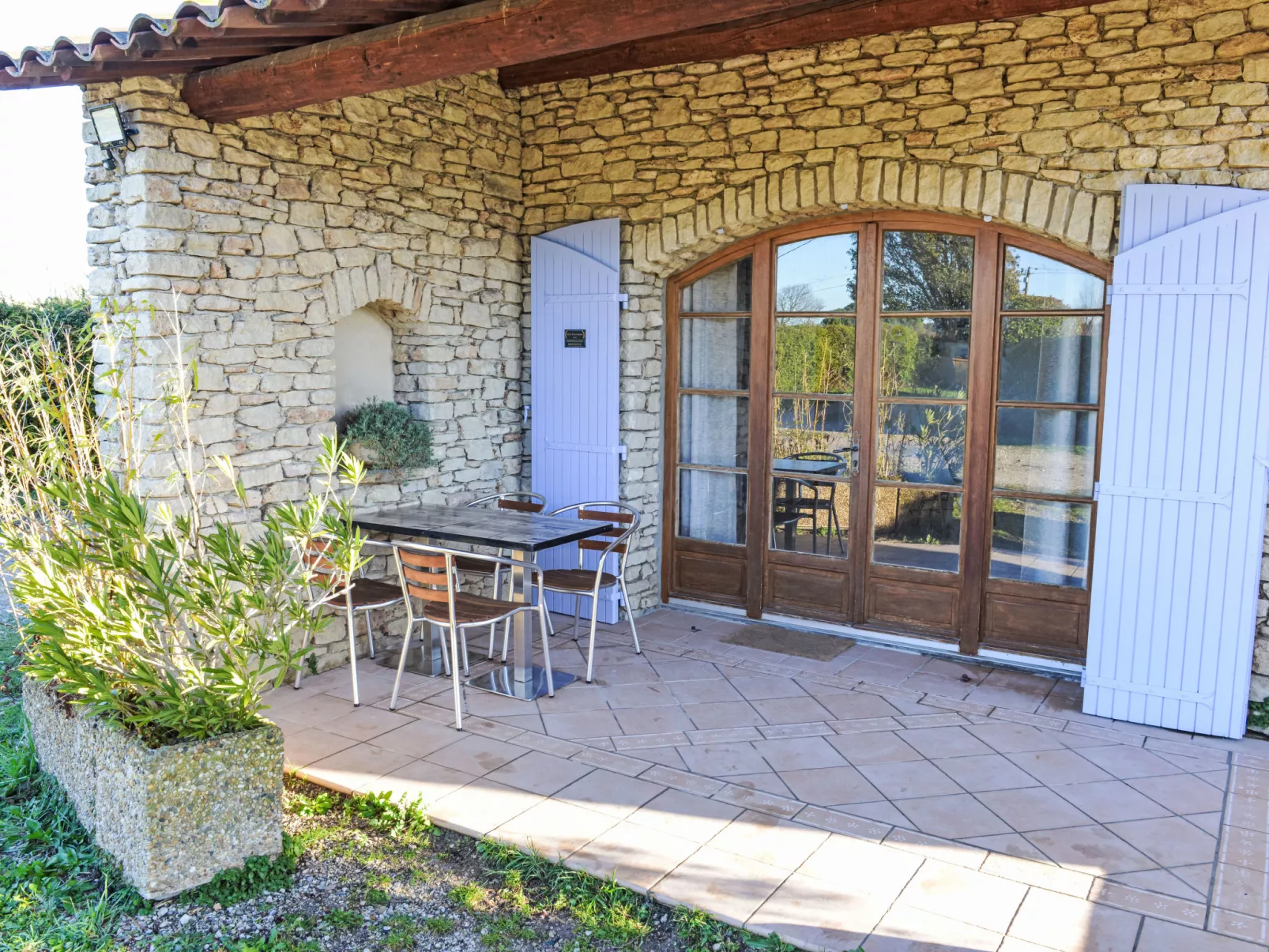 Le Platane - Outside