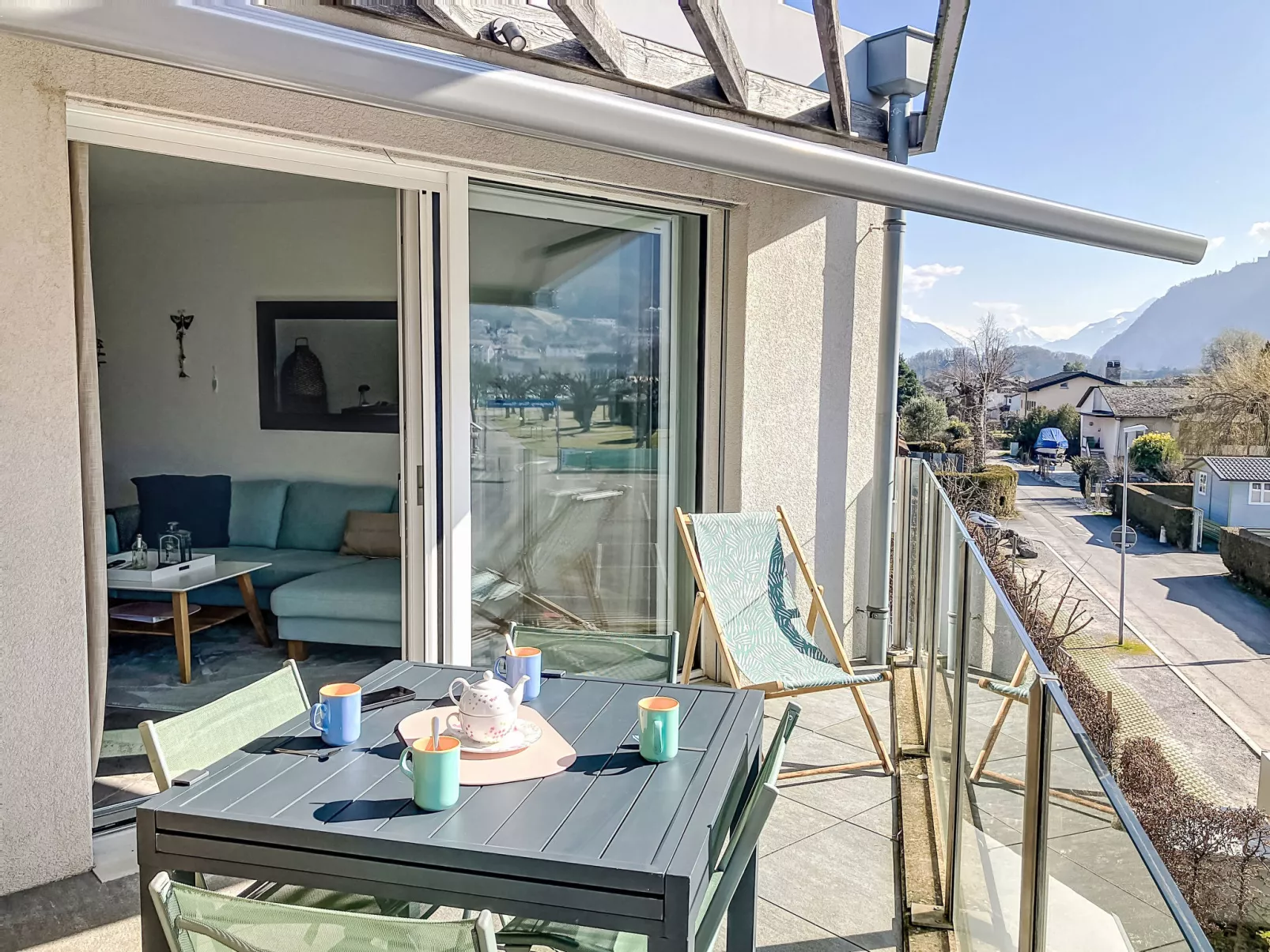 Les Perles du Lac - Outside