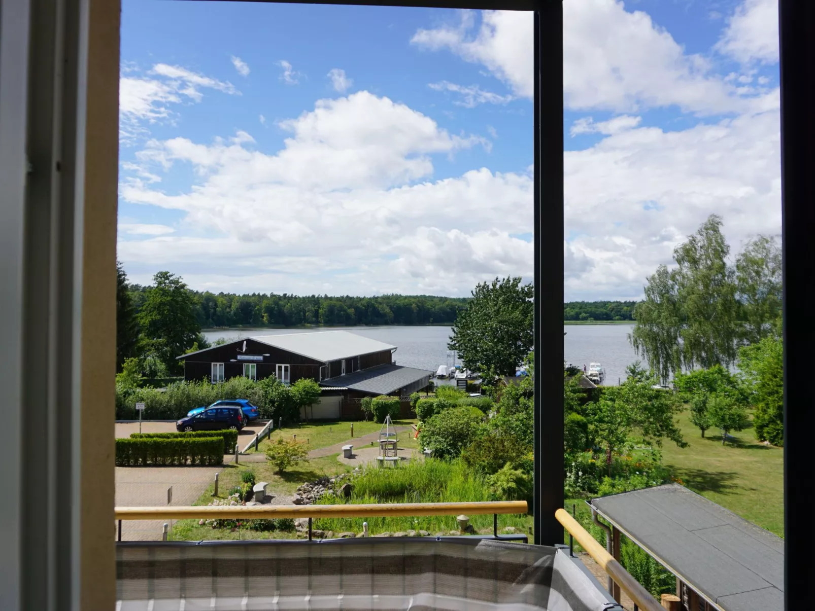 Apartmenthaus am See - Draußen