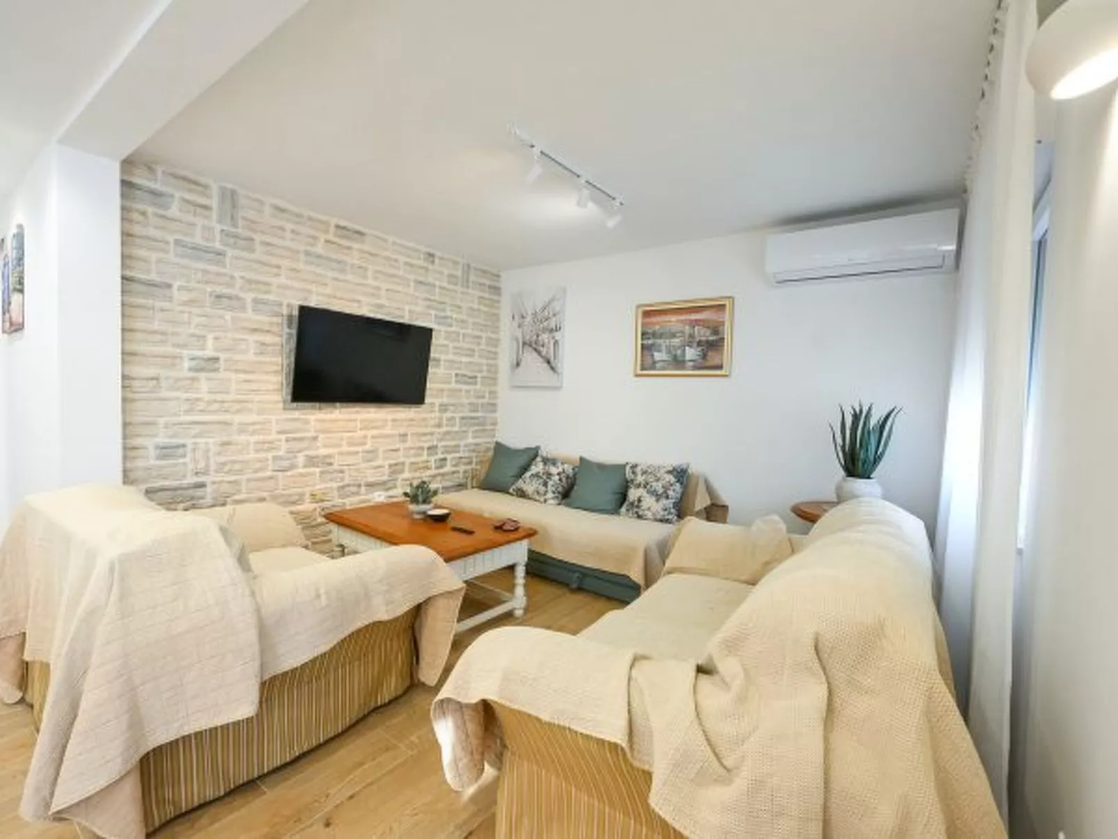 Holiday Home Marija with pool - Image-tags.info