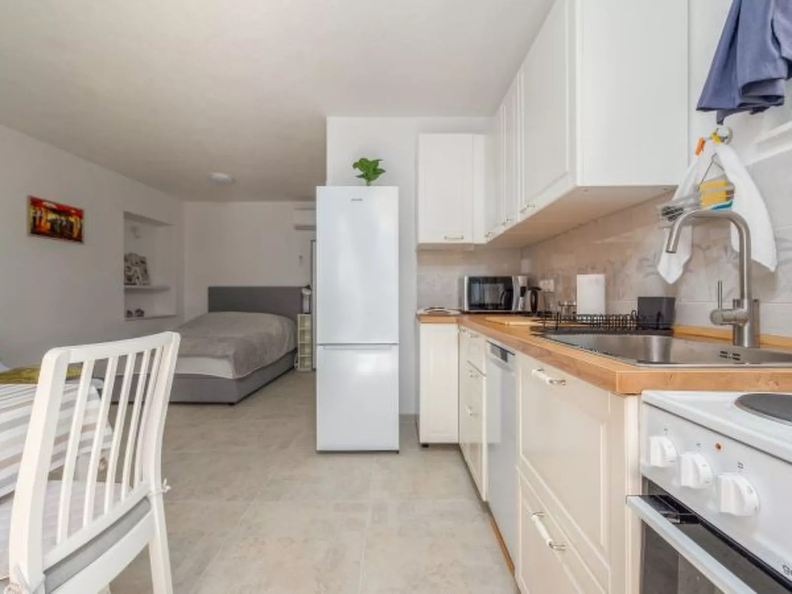 Studio Apartment Varos with shared pool - Image-tags.info