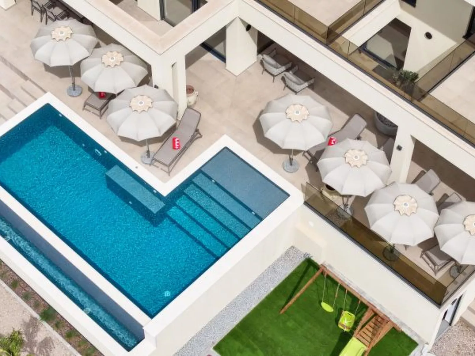 Villa Novue with pool - Image-tags.info