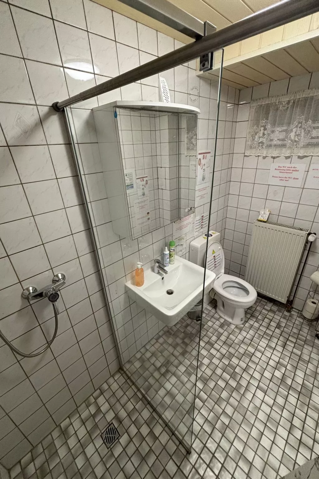 Quartier Wenzelnberg kleines Doppelzimmer Raum 1 - Inside
