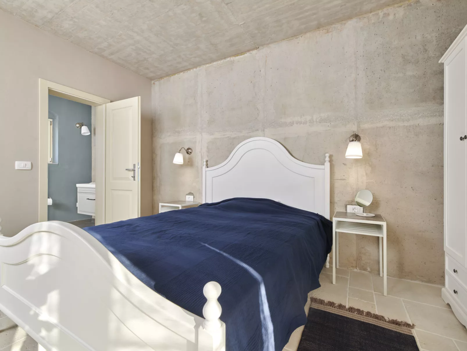 Mediterranea - Inside