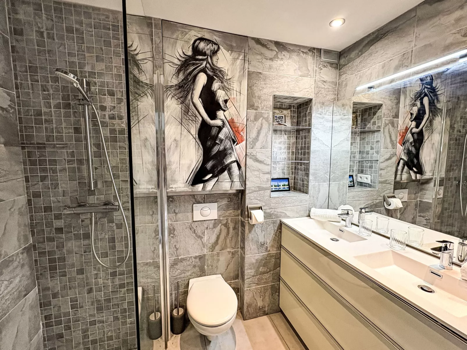 Les Cascadelles - Inside