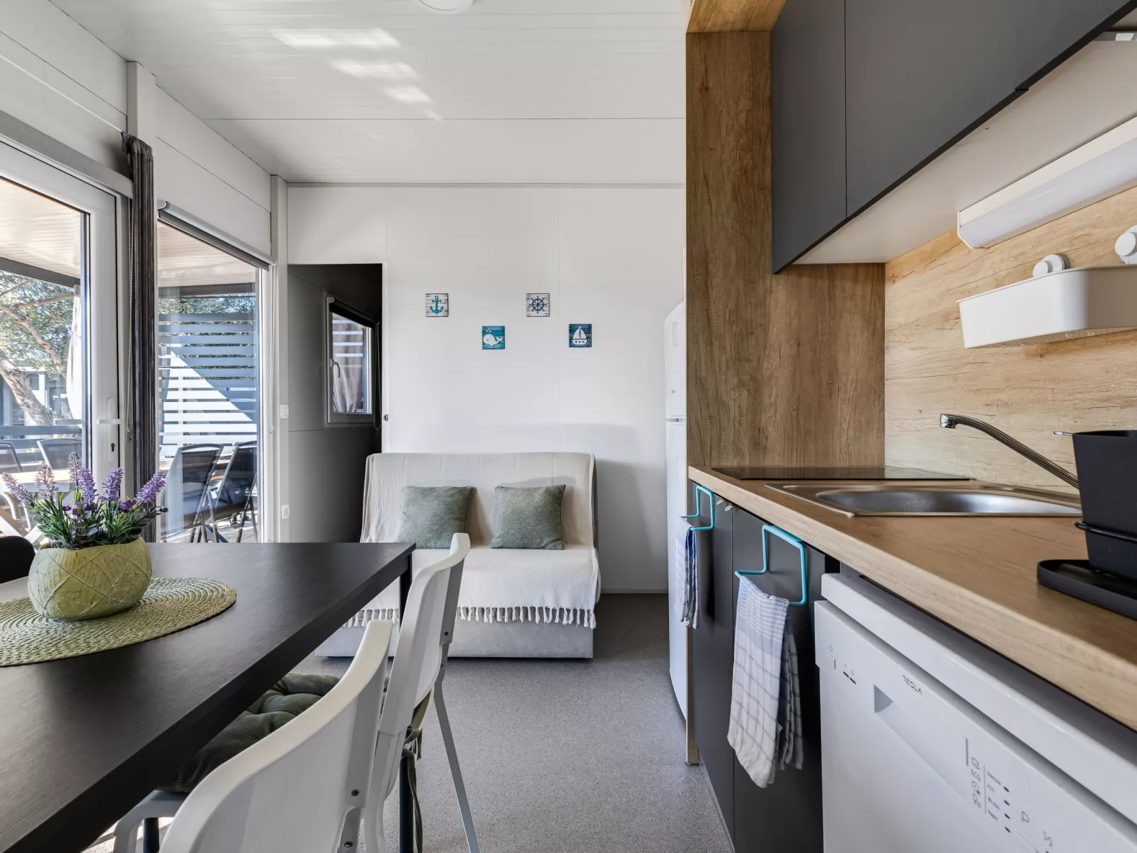 Maslina Delux - Drinnen