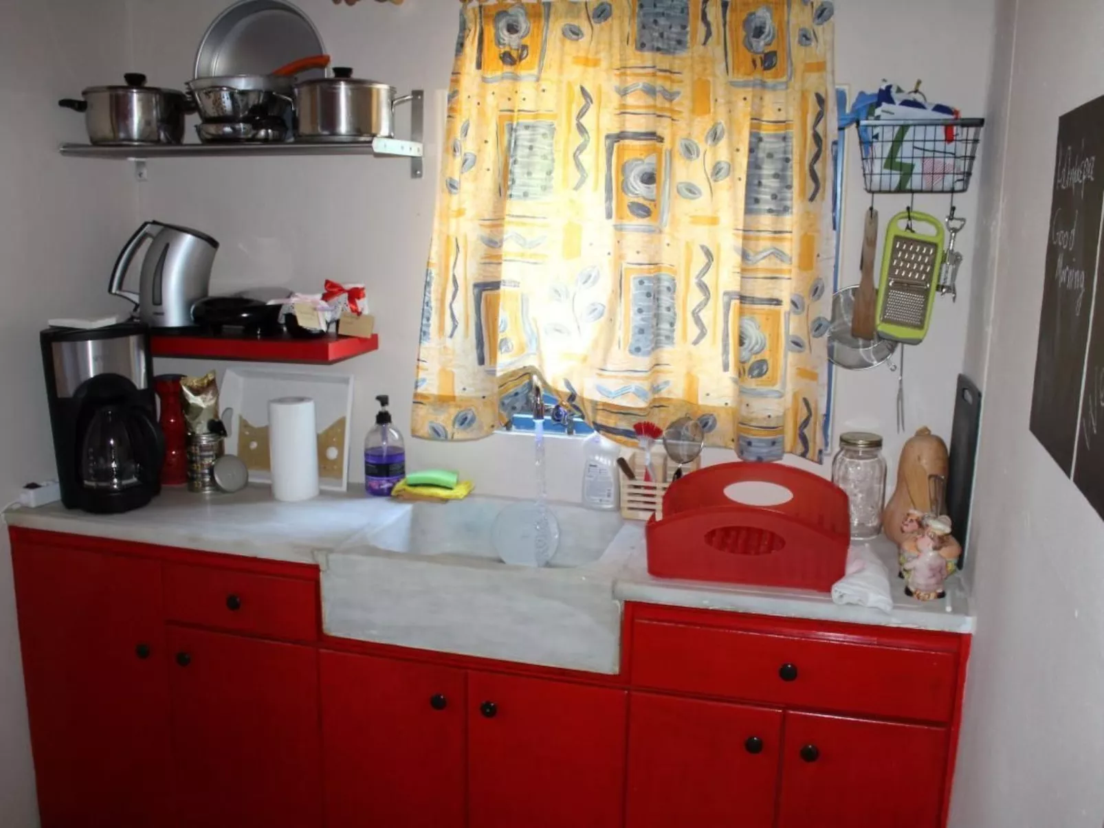 Schönes Surfercottage mit herrlichem Garten - Drinnen