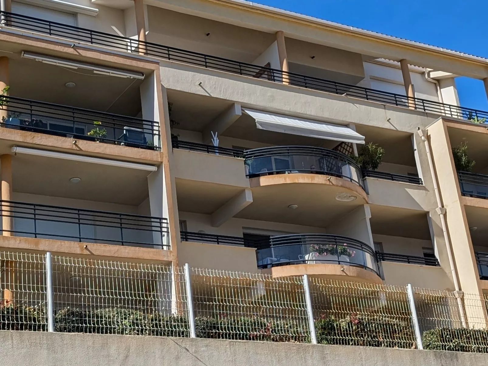 Ruhige Wohnung Panoramablick auf Meer und Berge - Draußen