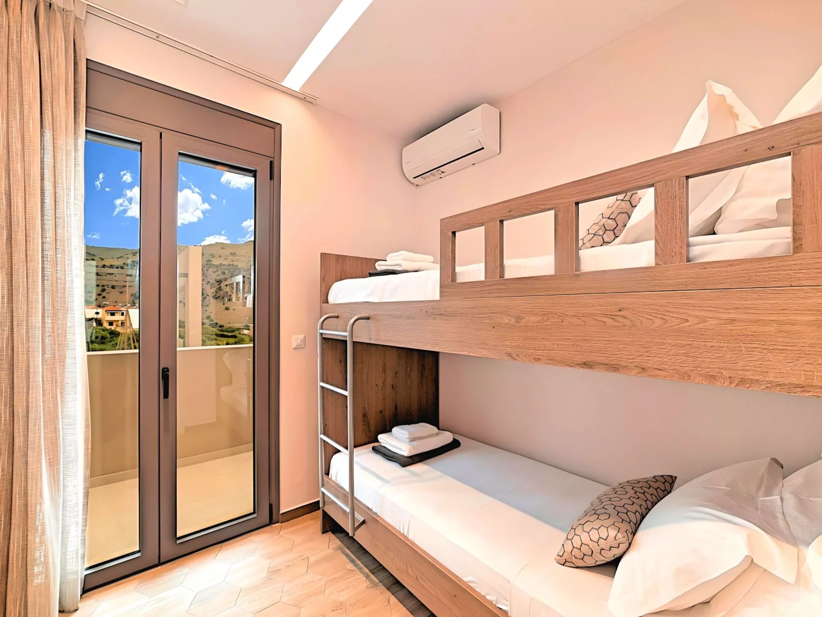 Villa "Minoas Grand" mit Blick auf das Wasser - Drinnen